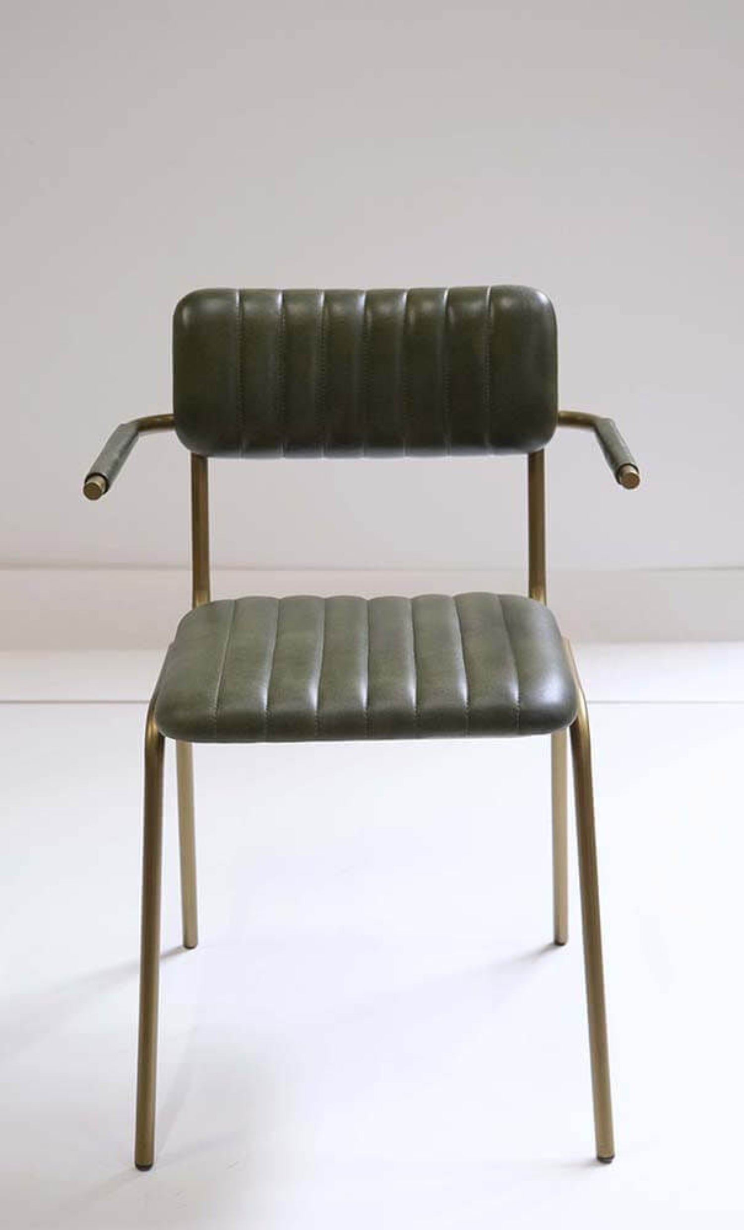 4er-Set Armlehnstühle Diner aus gesteppten Büffelleder - Grün/Messing-Armlehnenstühle-Trademark Living-le canapé