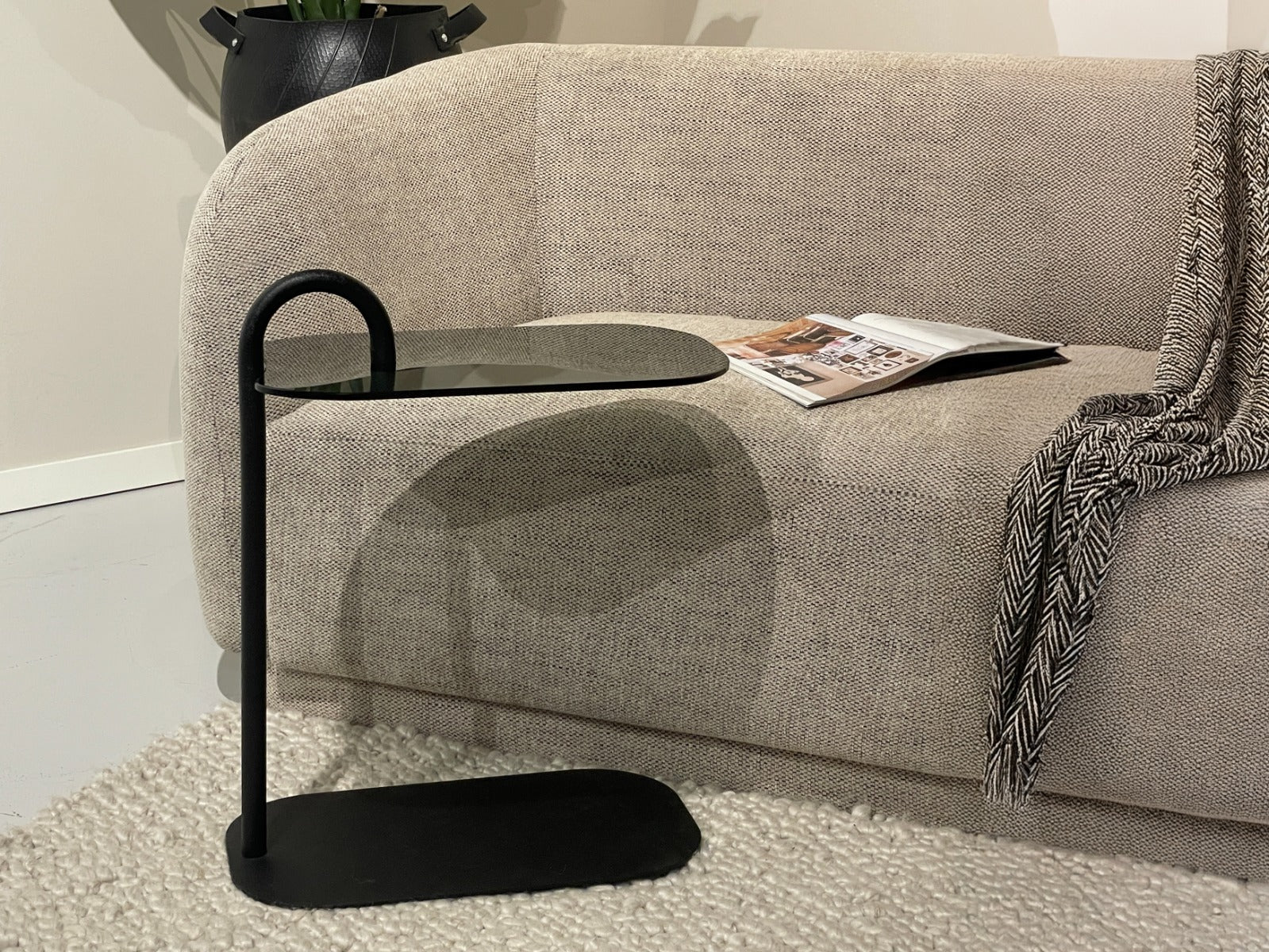 Beistelltisch Amy Oval - Schwarz-Beistelltisch-Livingfurn-le canapé