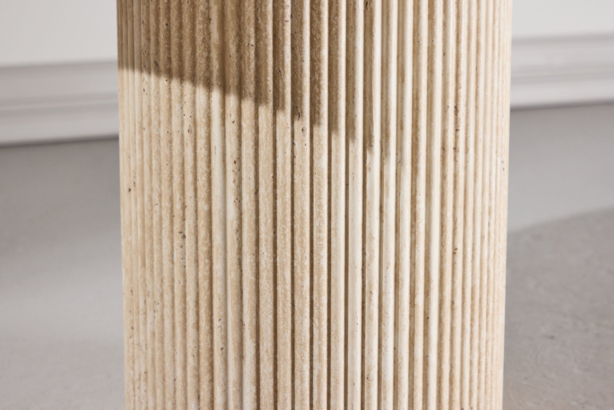 Beistelltisch Krille Ø60cm in in Travertin-Optik - Beige-Beistelltische-Venture Home-le canapé