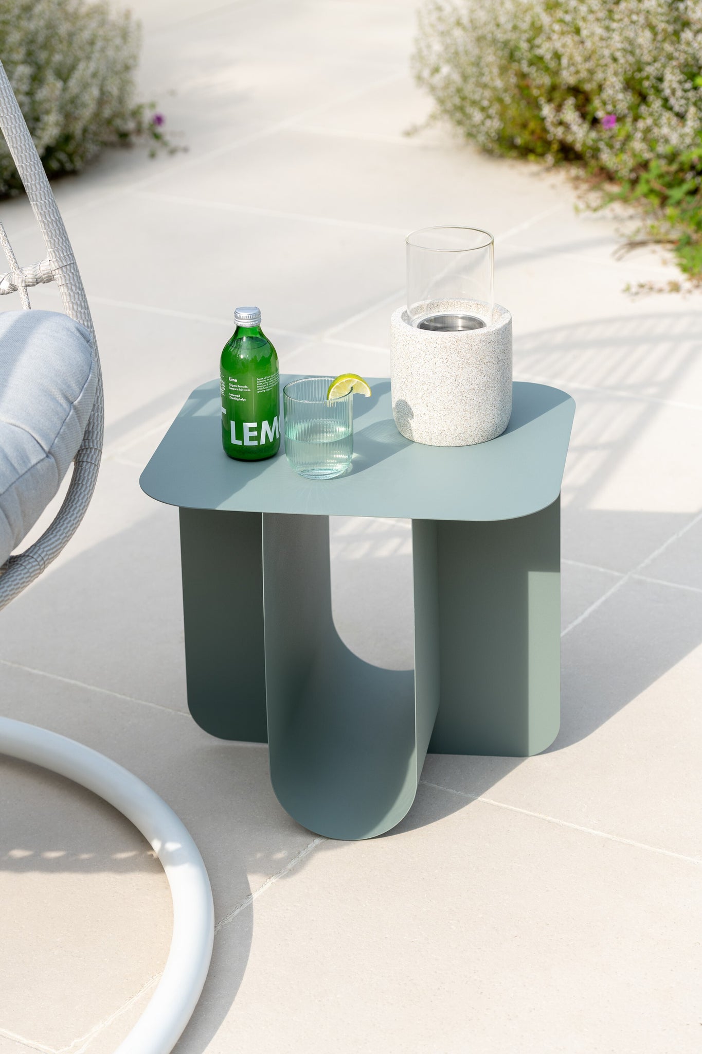 Beistelltisch Quadrat aus Metall - Grün-Beistelltische-J-Line-le canapé