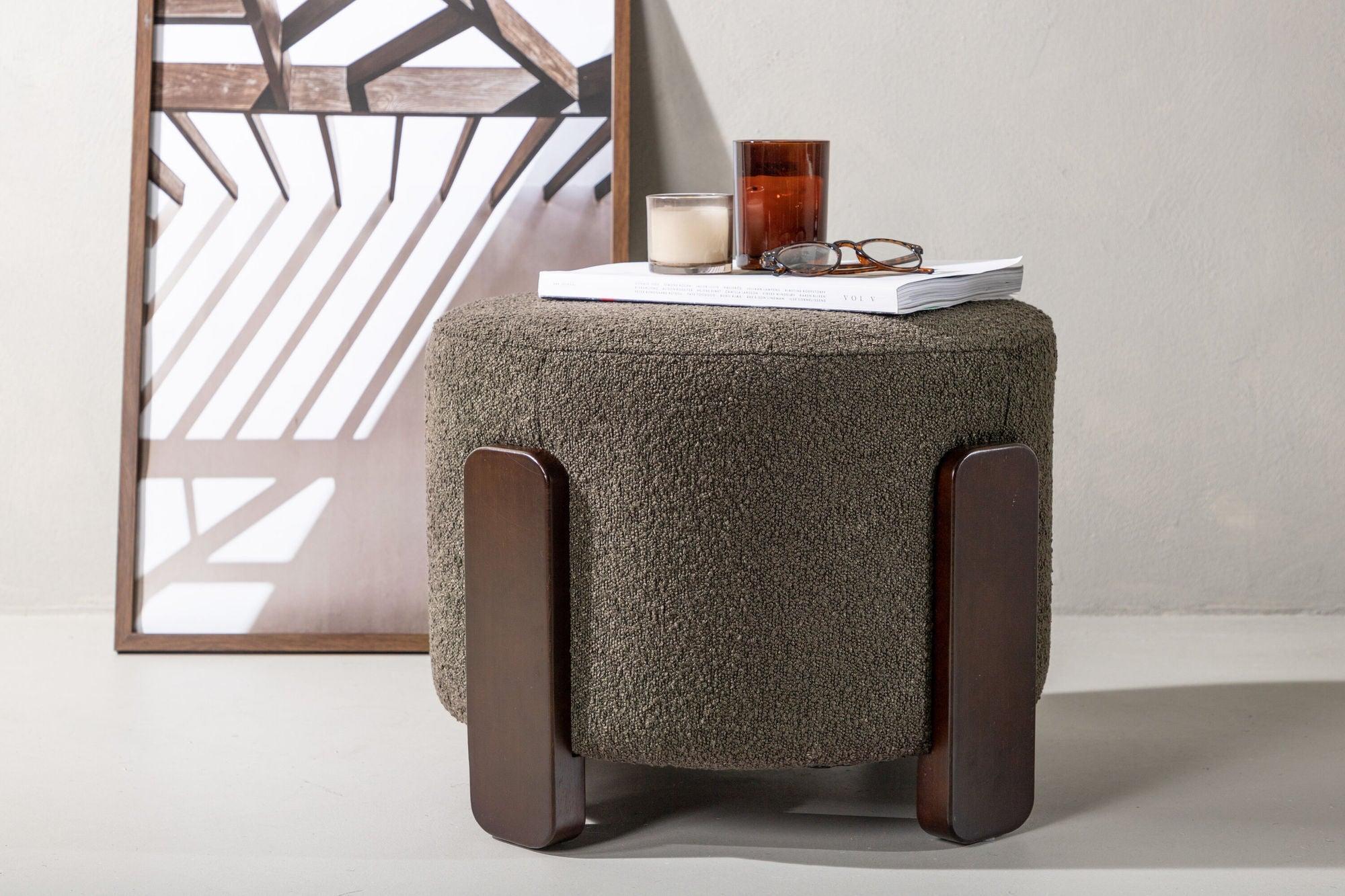 Bouclé - Hocker Coffey mit Holz - FüßenHocker