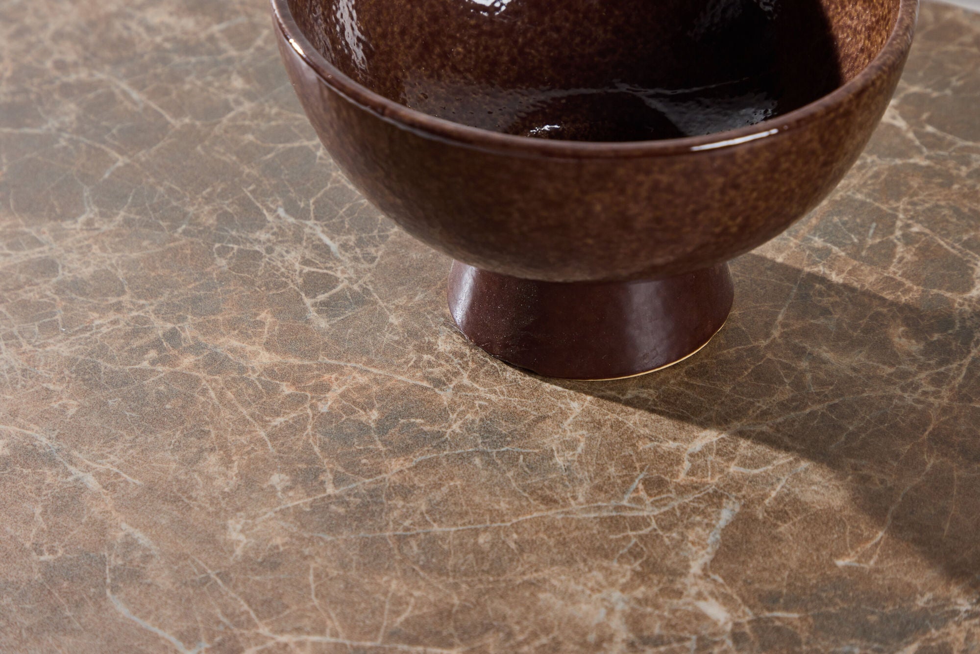 Couchtisch Bristol Oval 120*60cm - Dunkelbraun & Steinoptik-Couchtische-Venture Home-le canapé