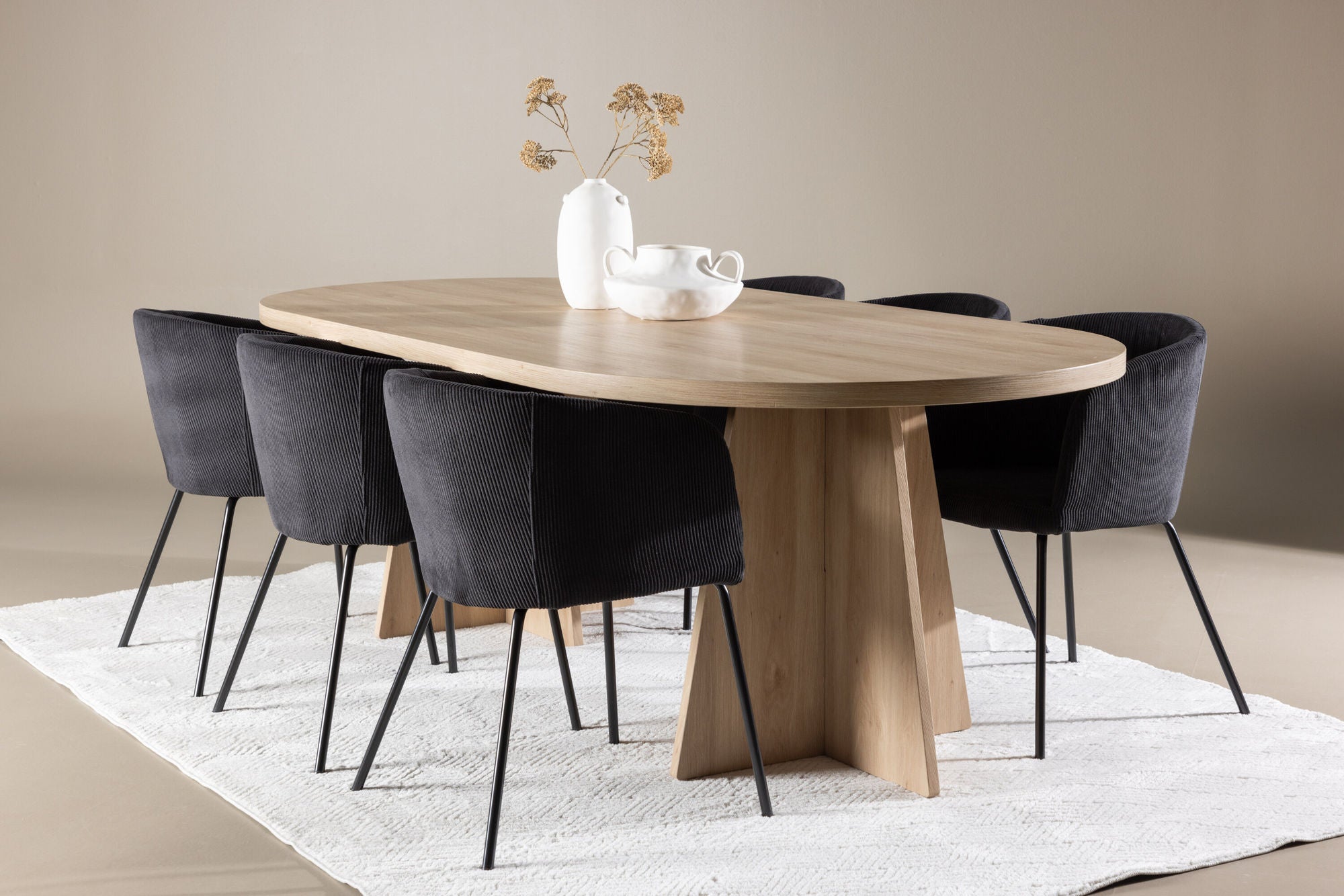 Essgruppe Esstisch Bootcut 230*115cm mit Stühlen Berit aus SamtEssgruppe Oval