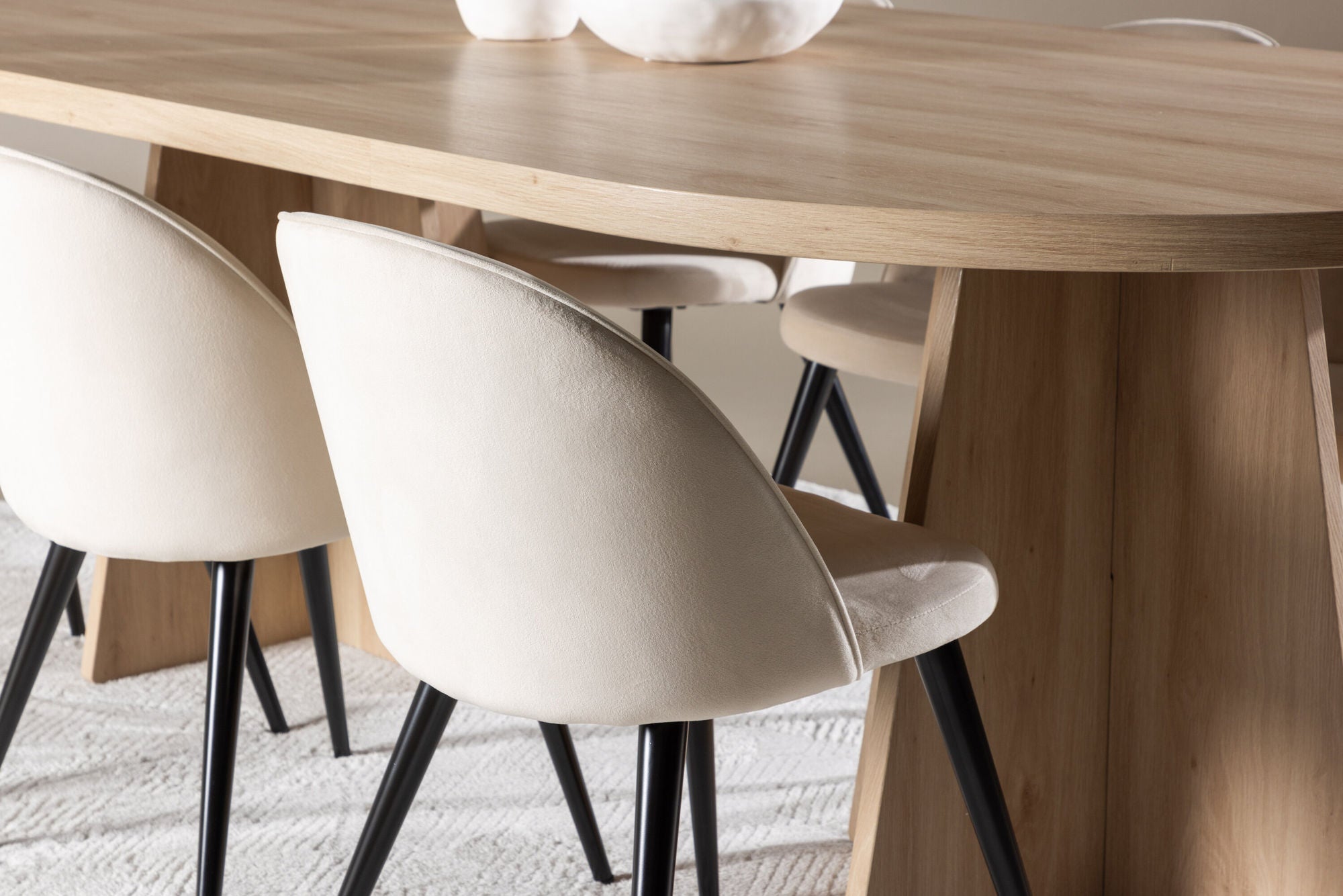 Essgruppe Esstisch Bootcut 230*115cm mit Stühlen Velvet aus SamtEssgruppe Oval