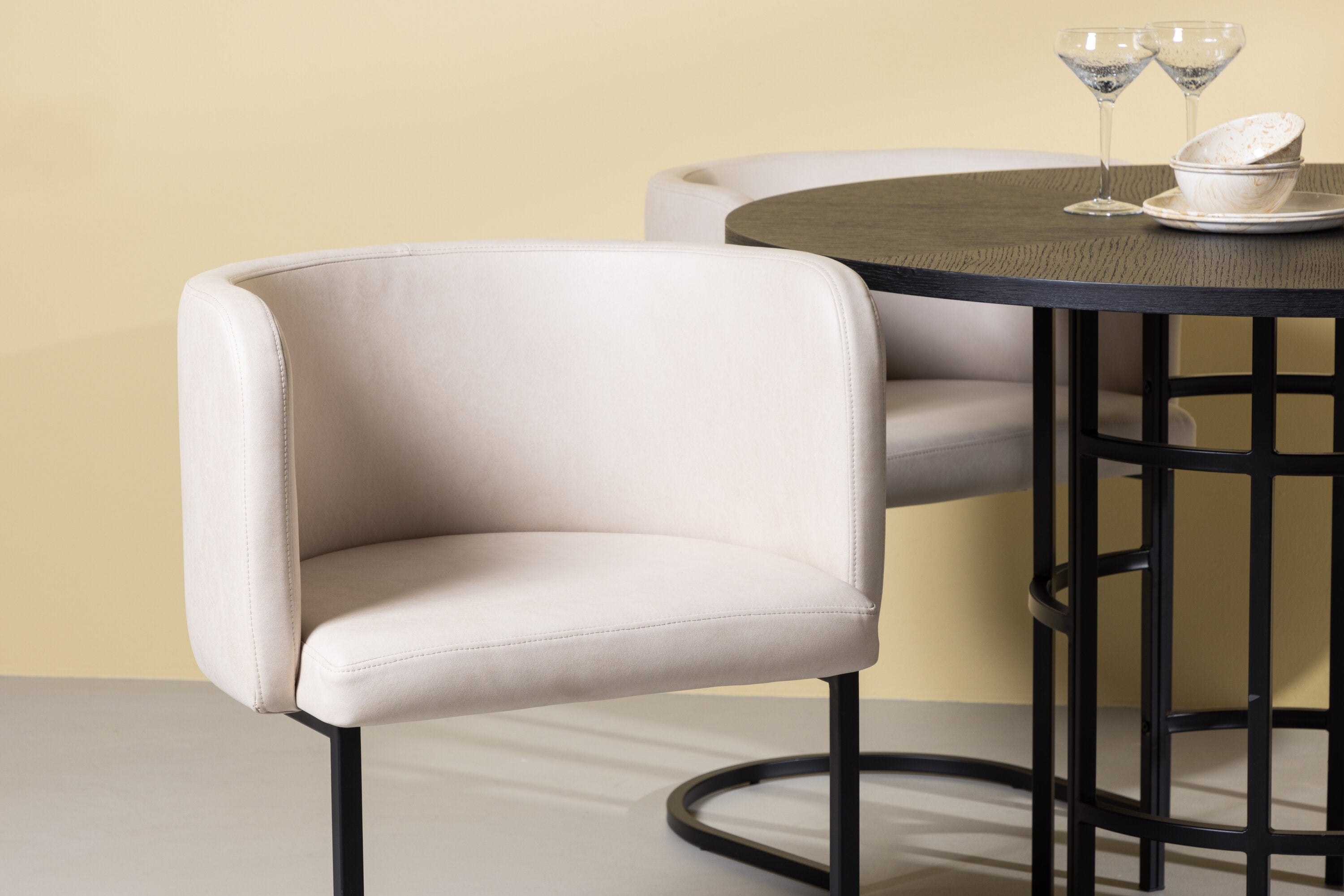 Essgruppe Esstisch Copenhagen ⌀115cm mit Stühlen Simrishamn - Beige-Essgruppen-Venture Home-le canapé