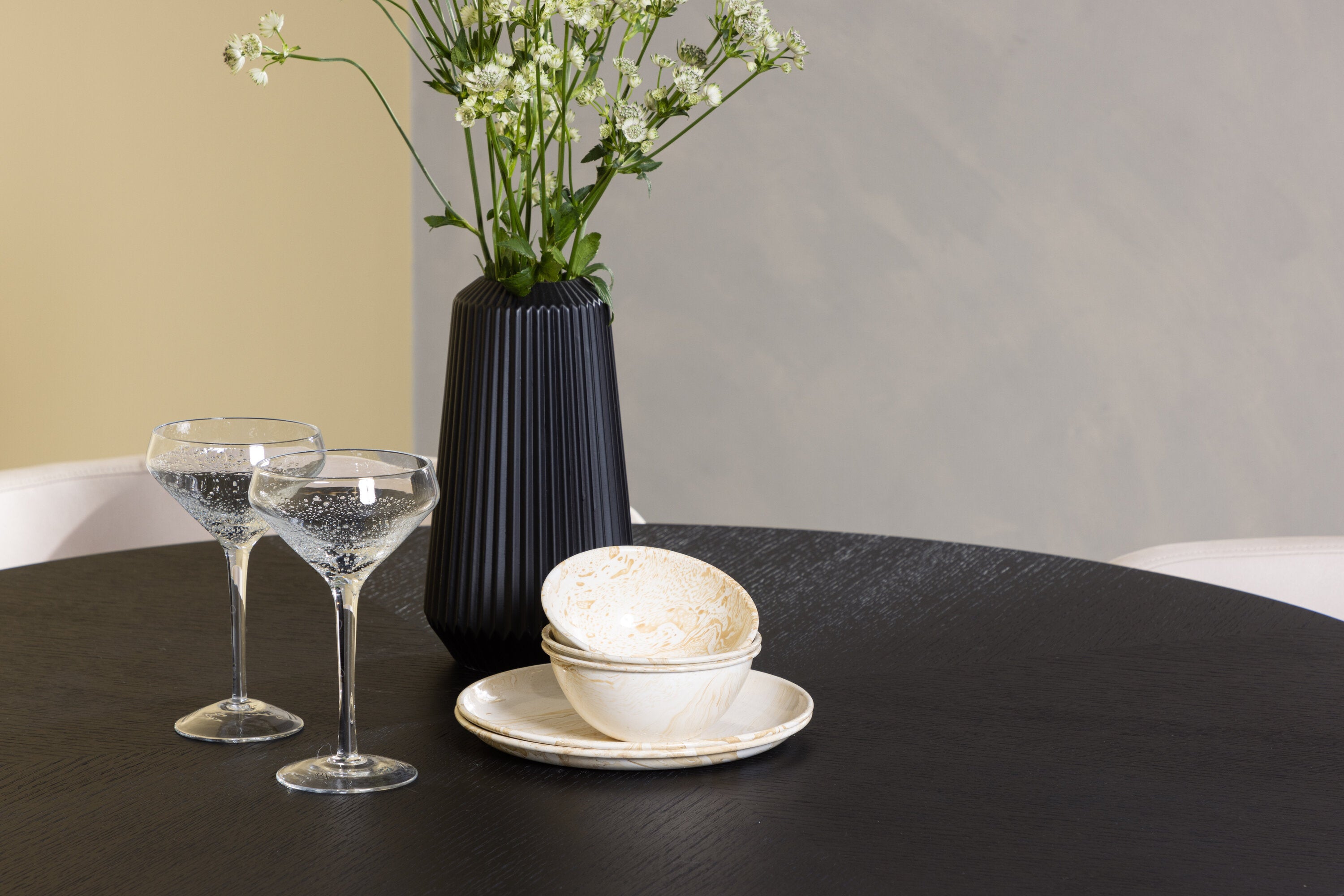 Essgruppe Esstisch Copenhagen ⌀115cm mit Stühlen Simrishamn - Beige-Essgruppen-Venture Home-le canapé