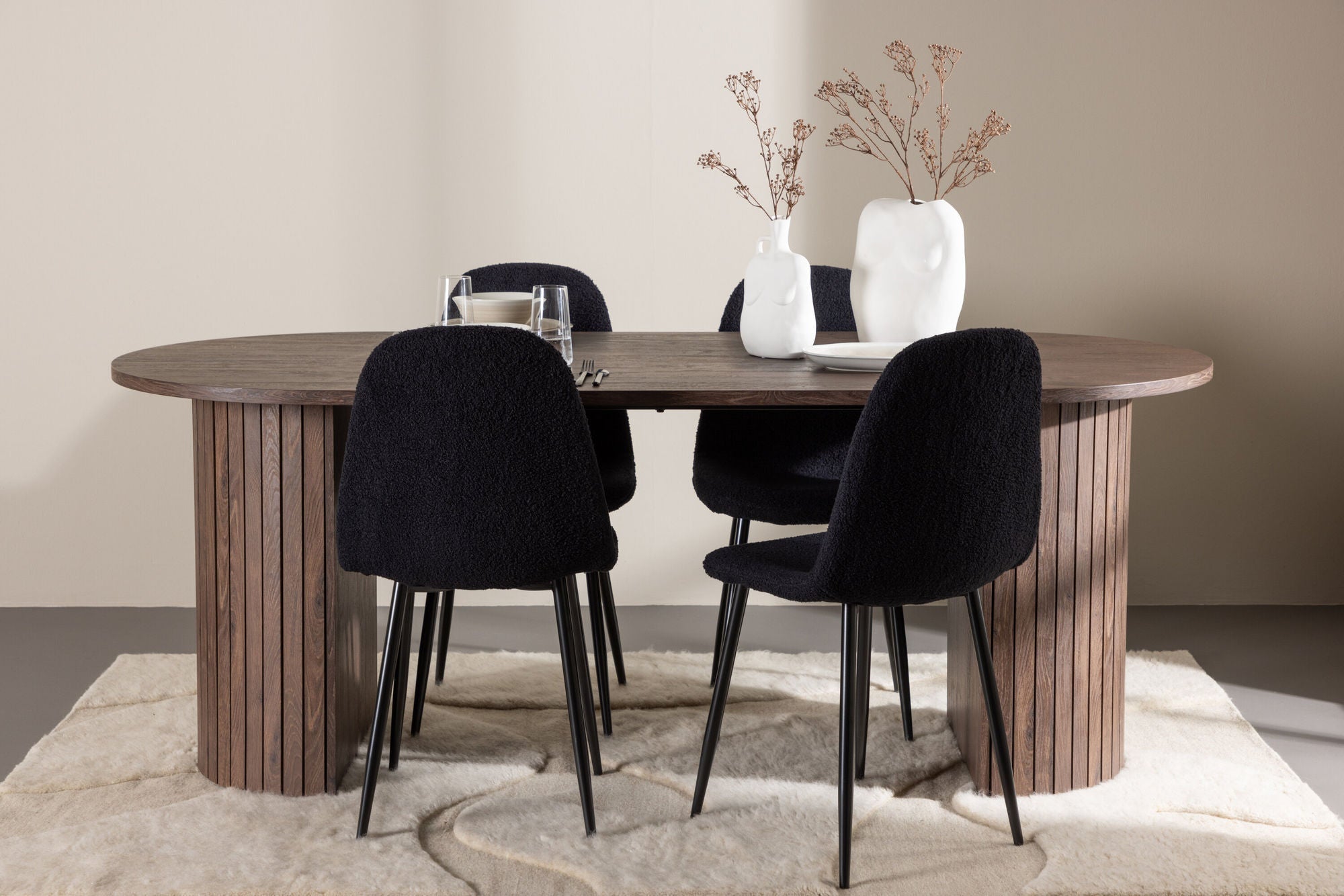 Essgruppe Esstisch Härön 200*90cm mit Stühlen Polar aus Teddy - BoucléEssgruppe Oval