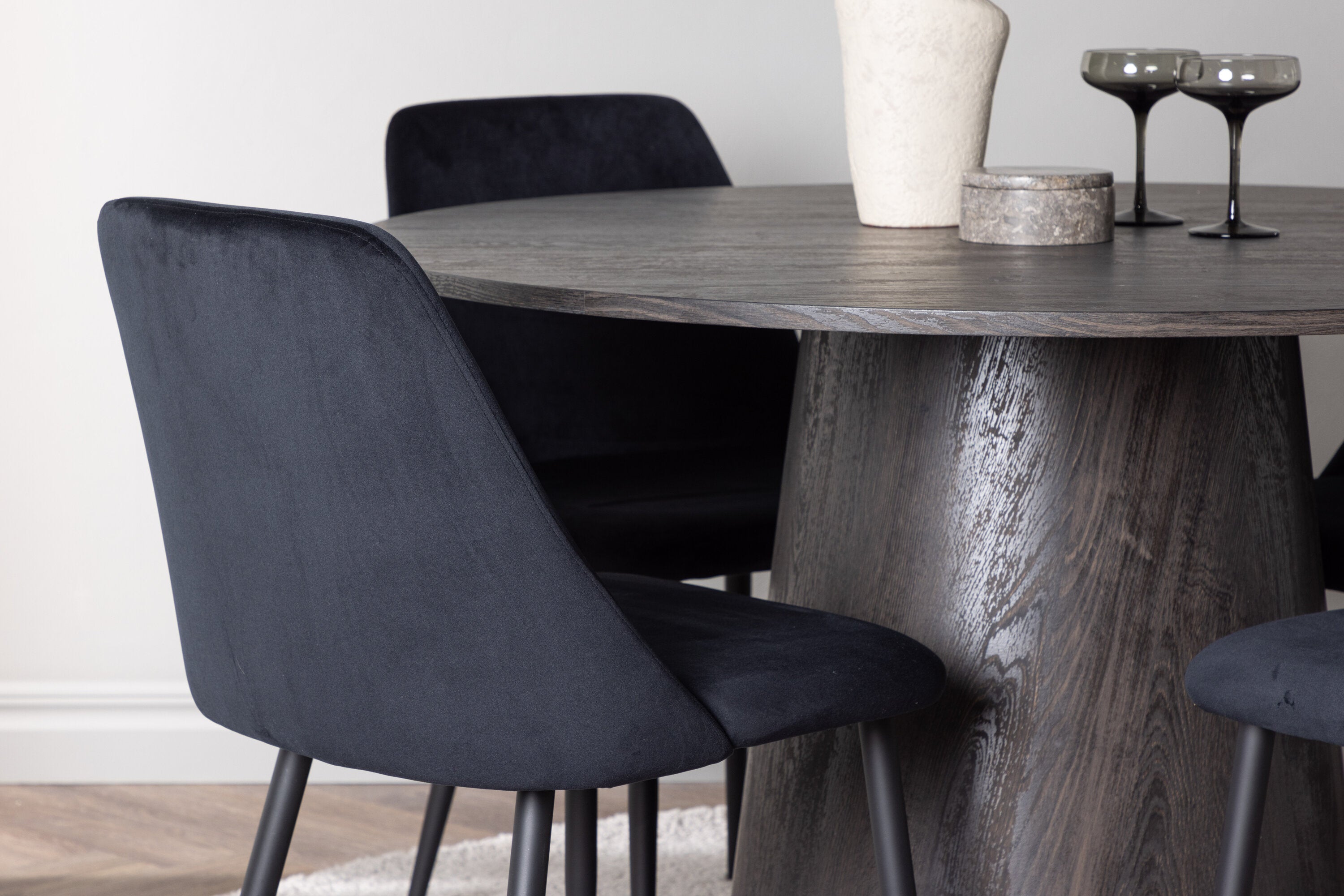 Essgruppe Esstisch Lanzo Ø120cm mit Stühlen Night - Schwarz-Essgruppen-Venture Home-le canapé