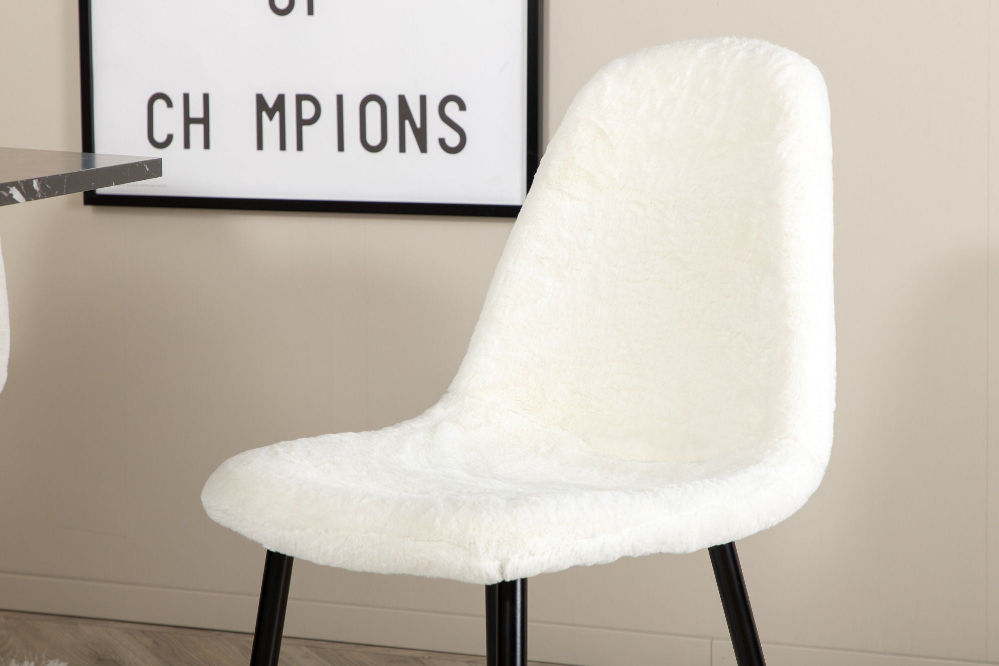 Essgruppe Esstisch Marbs Ø110cm mit Stühlen Polar aus Teddy Bouclé - Schwarz Marmoroptik/ Weiß-Essgruppen Rund-Venture Home-le canapé