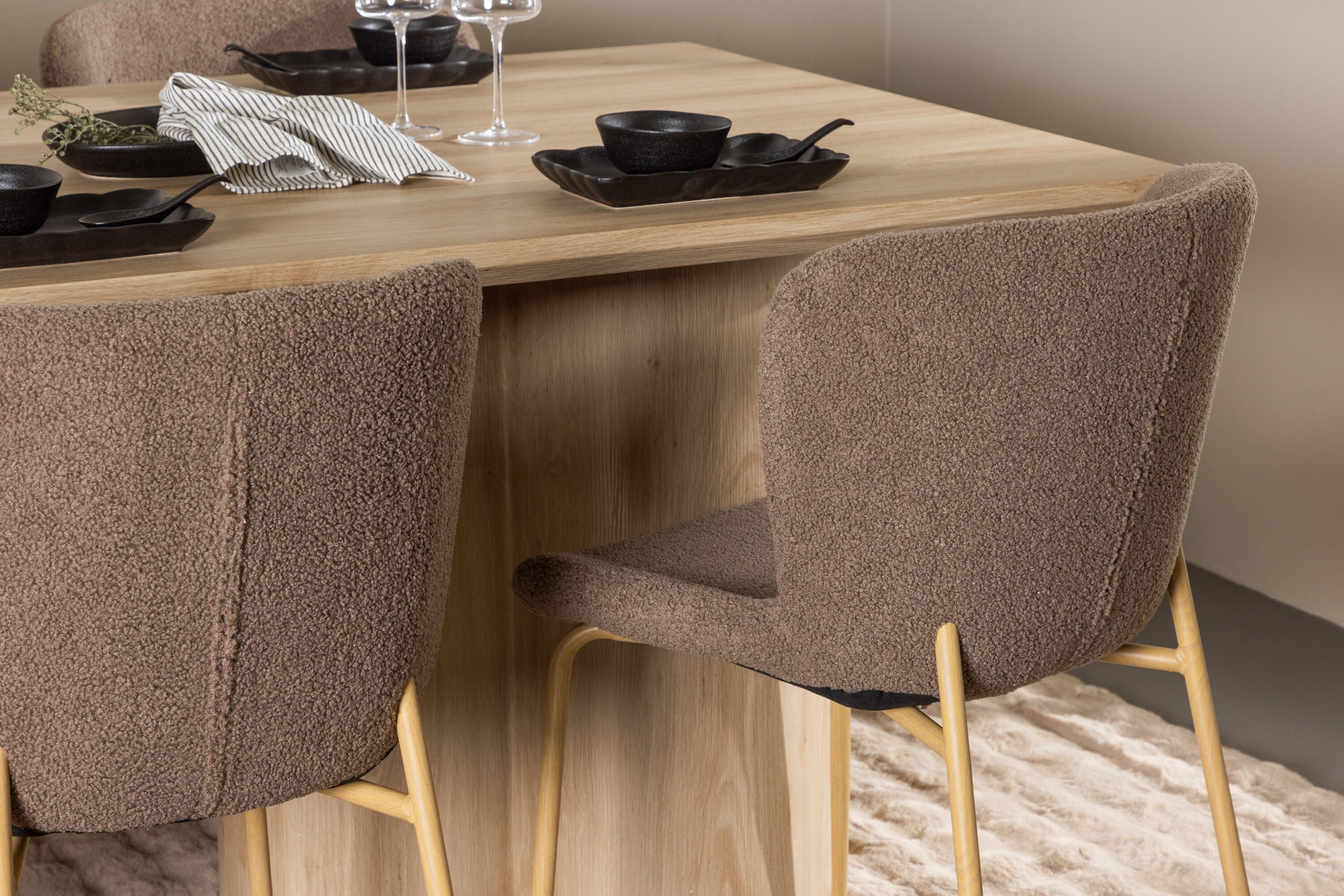Essgruppe Esstisch Olivia 210*100cm mit Stühlen Modesto aus Teddy - BoucléEssgruppe Rechteckig