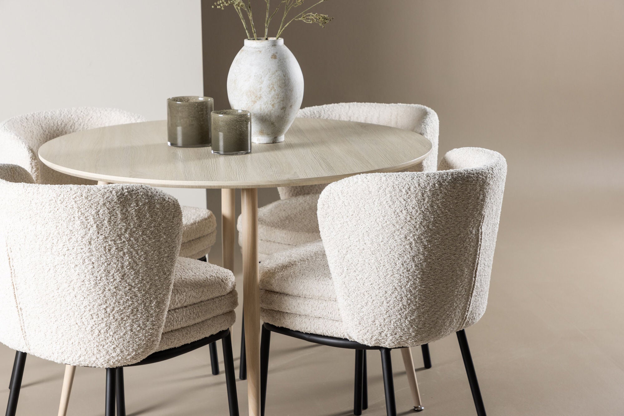 Essgruppe Esstisch Plaza rund ø100cm mit Stühlen Agnes aus Teddy - BoucléEssgruppe Rund