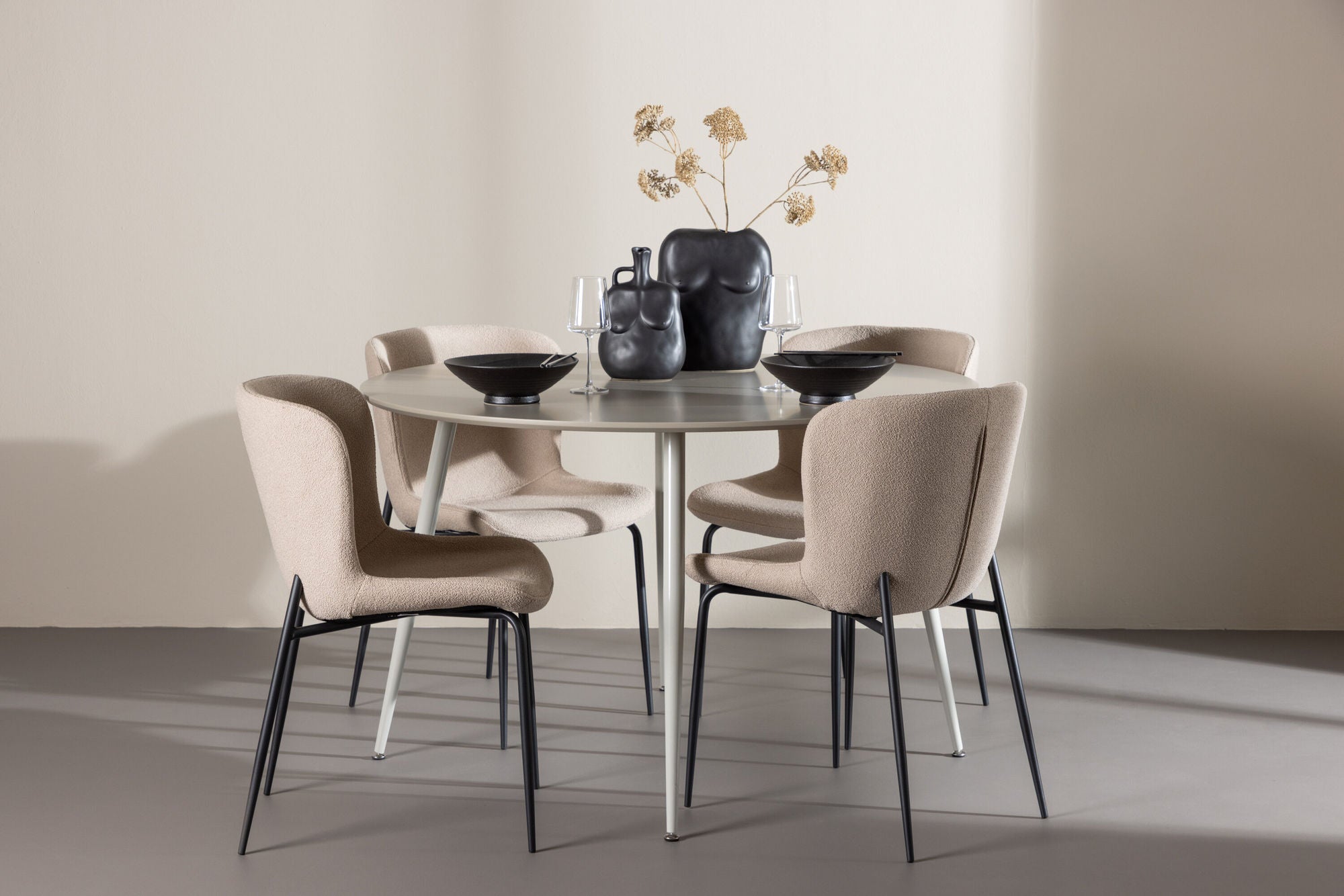 Essgruppe Esstisch Plaza rund ø120cm mit Stühlen Modesto aus Teddy - BoucléEssgruppe Rund