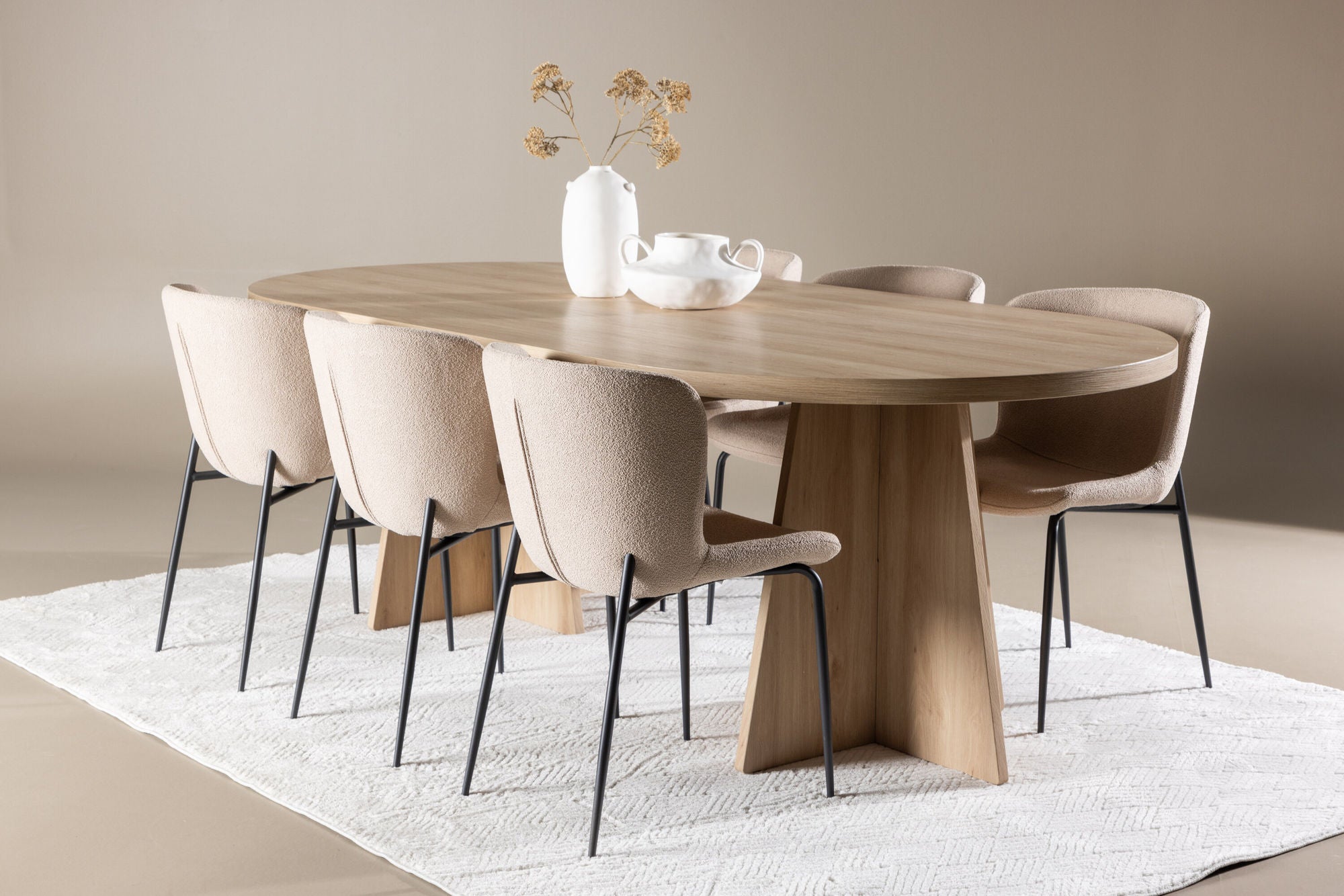 Essgruppe Tisch Bootcut 230*115cm mit Stühlen Modesto aus Teddy - BoucléEssgruppe Oval