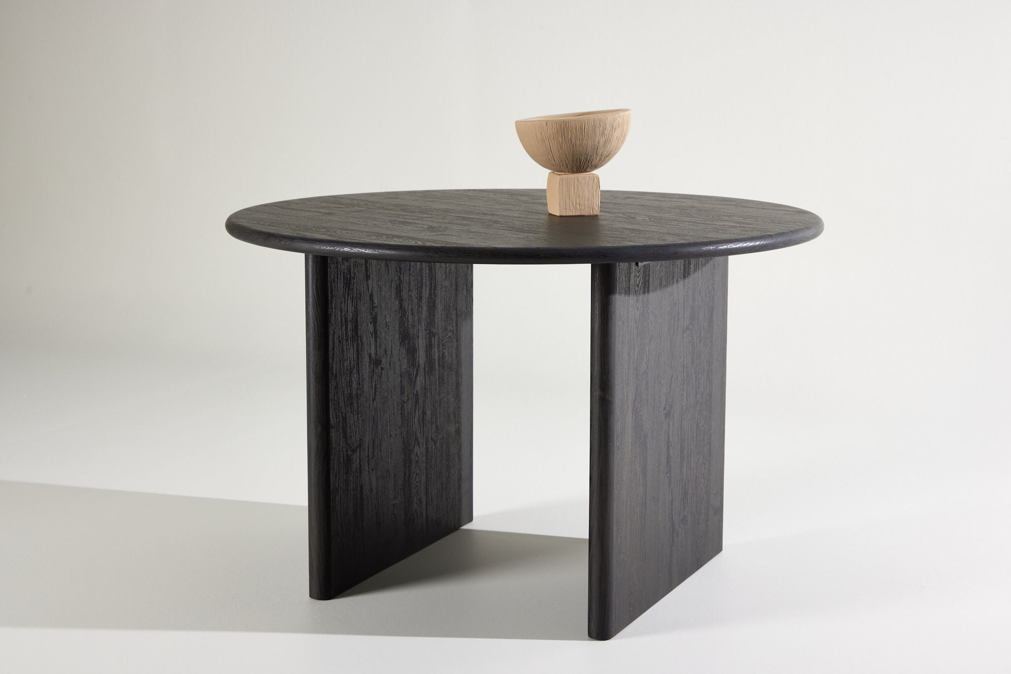 Vind Björholmen Dining Table ⌀120 - Black / FSC 100%-Vind-le canapé