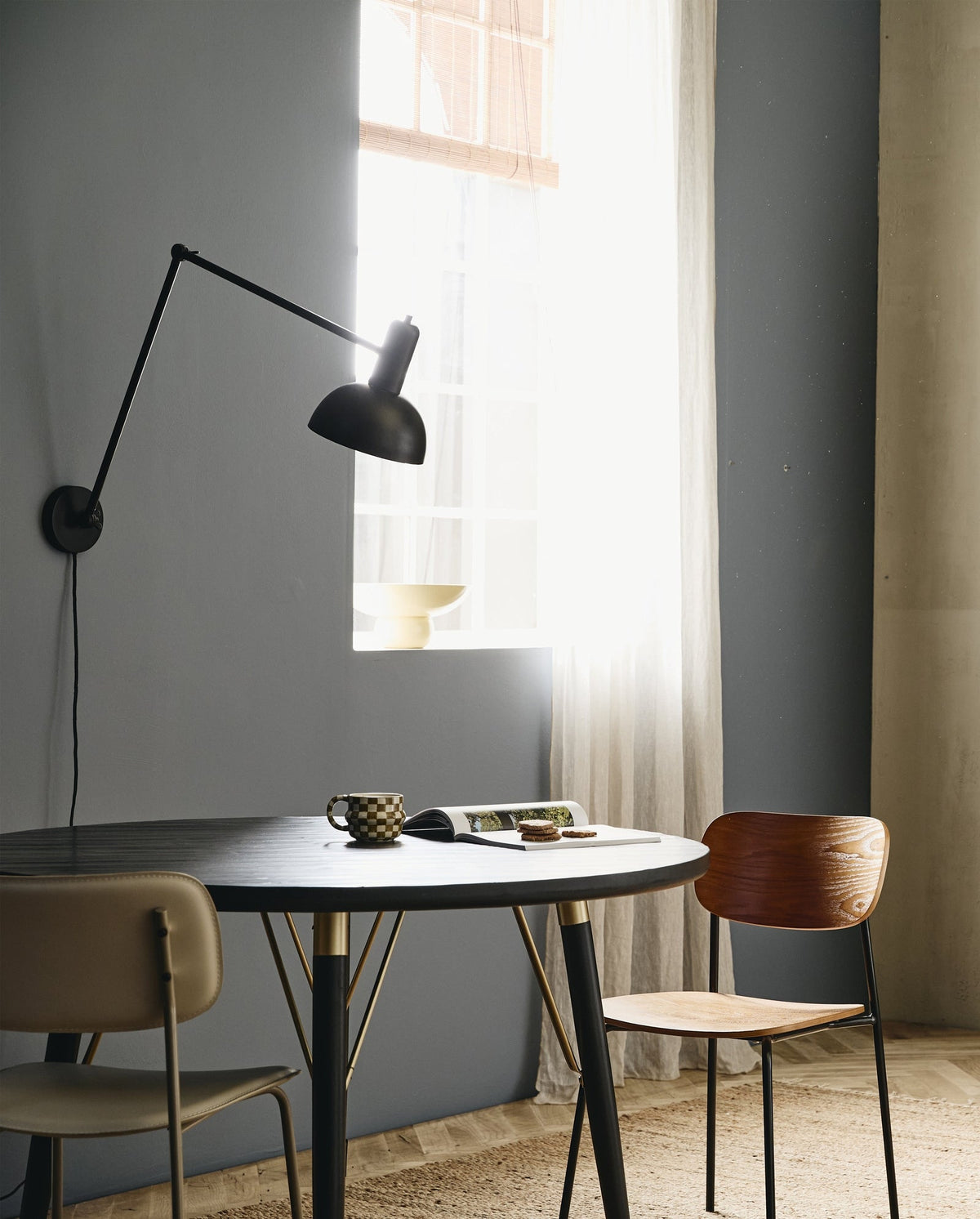 Esstisch LUVUA Ø120cm aus Holz- Schwarz-Esstische Rund-Nordal A/S-le canapé