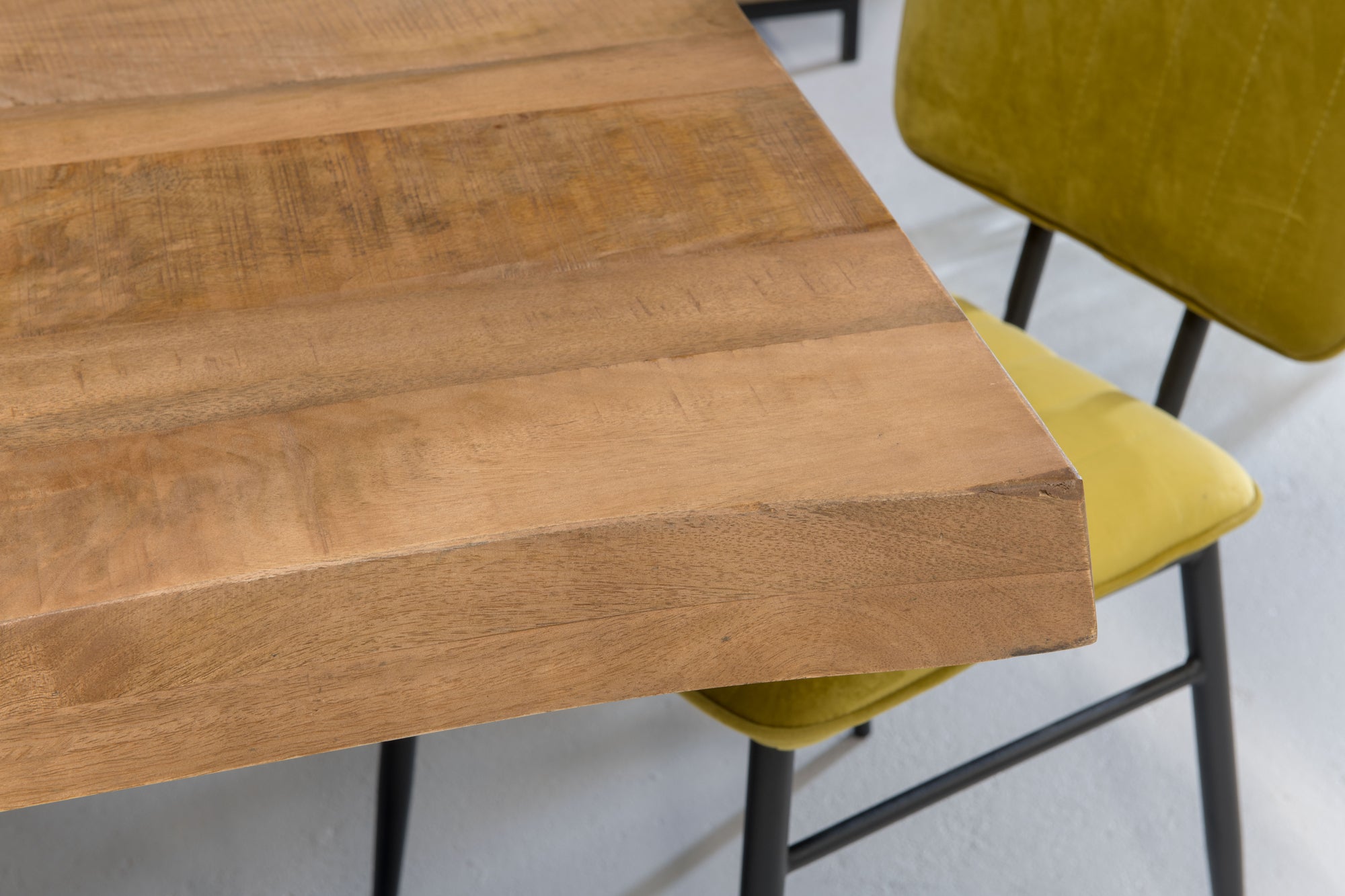 Esstisch Nairobi Tree Top mit Baumkante aus Mangoholz 240cm - Braun-Esstische Rechteckig-Livingfurn-le canapé