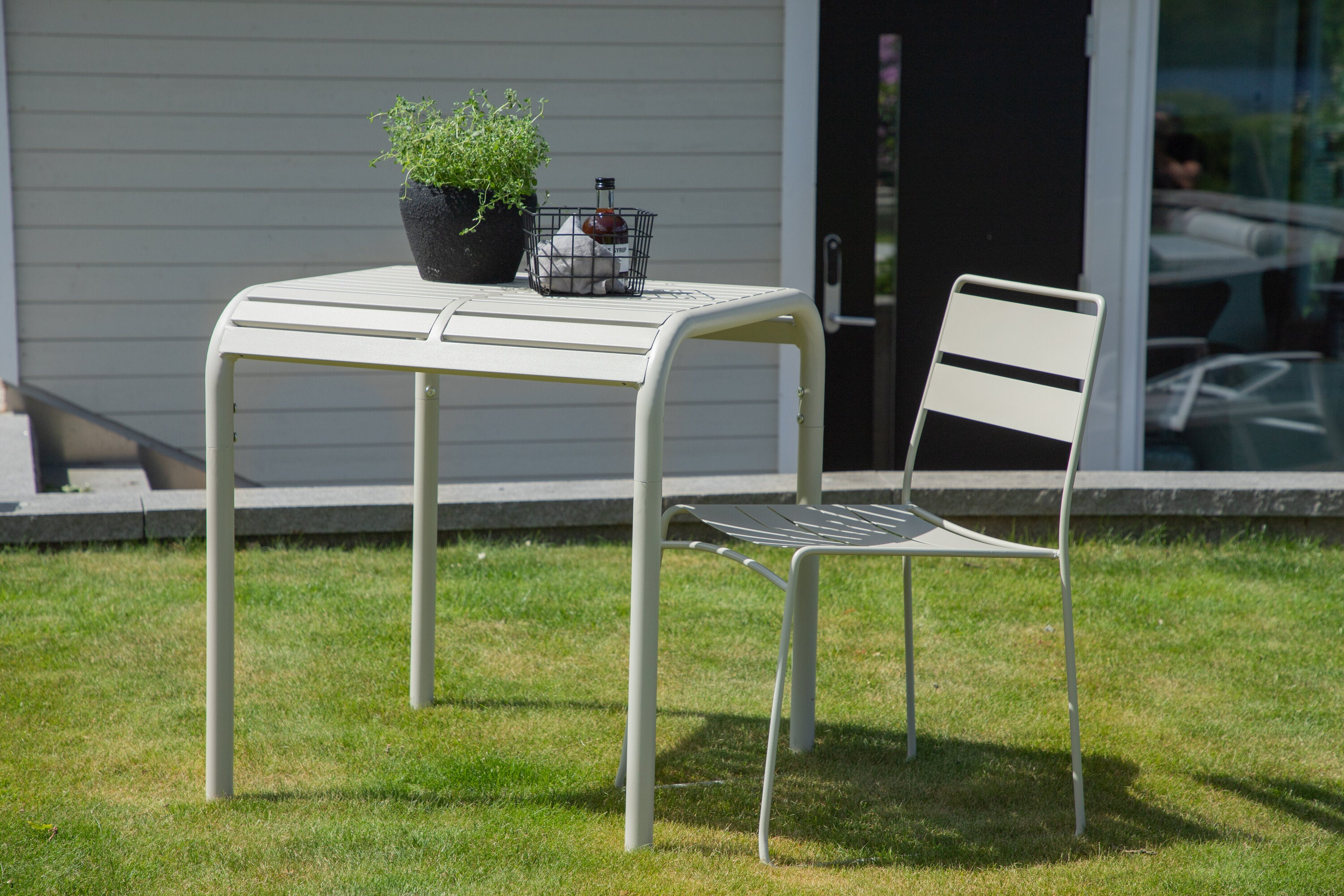 Gartentisch Borneo 70x70cm aus Metall - Beige-Esstische Outdoor-Venture Home-le canapé
