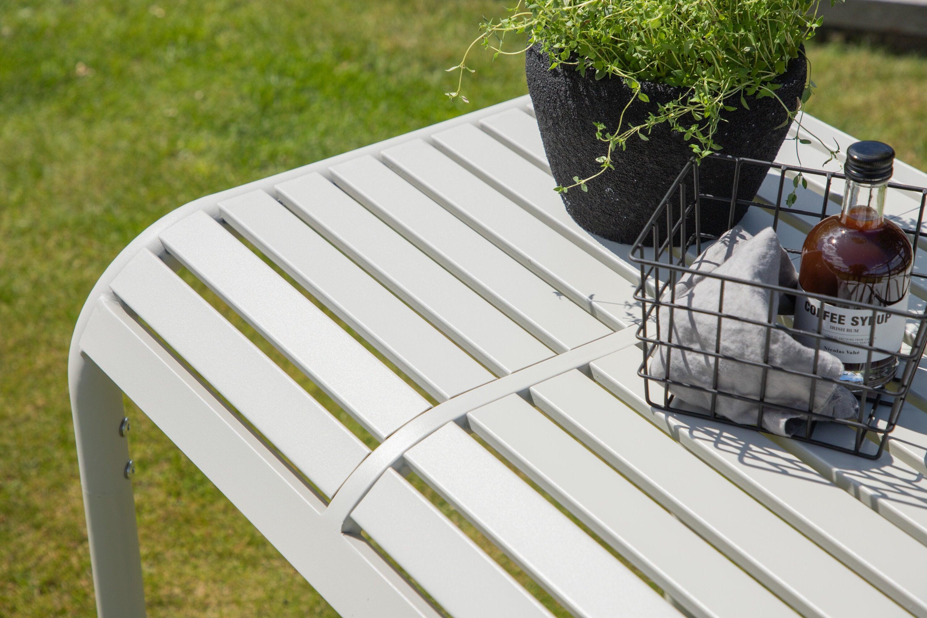 Gartentisch Borneo 70x70cm aus Metall - Beige-Esstische Outdoor-Venture Home-le canapé