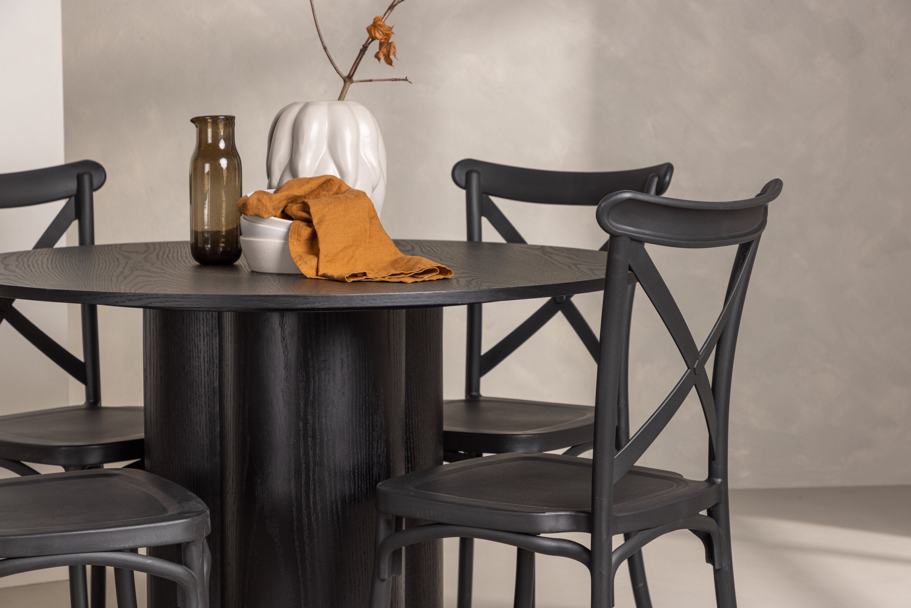 Essgruppe Esstisch Olivia ⌀110cm mit Stühlen Crosett - Schwarz - Venture Home - le canapé