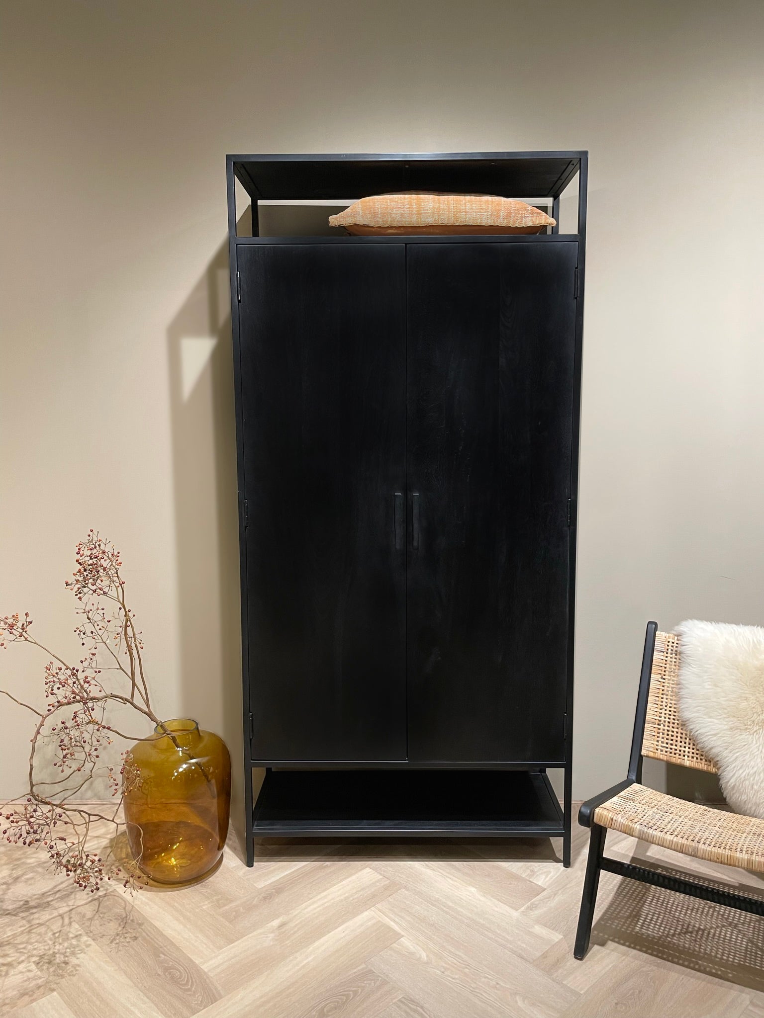 Highboard Kala 2-Türen aus Mangoholz 100*210cm - Schwarz-Highboards-Livingfurn-le canapé