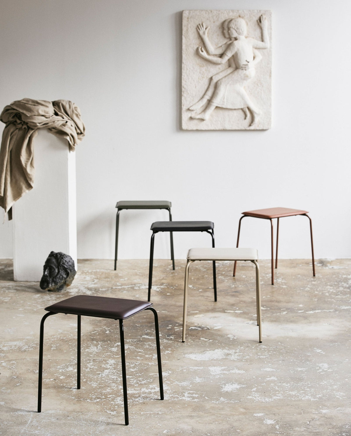 Hocker ESA mit Kunstledersitz - Braun-Polsterhocker-Nordal A/S-le canapé