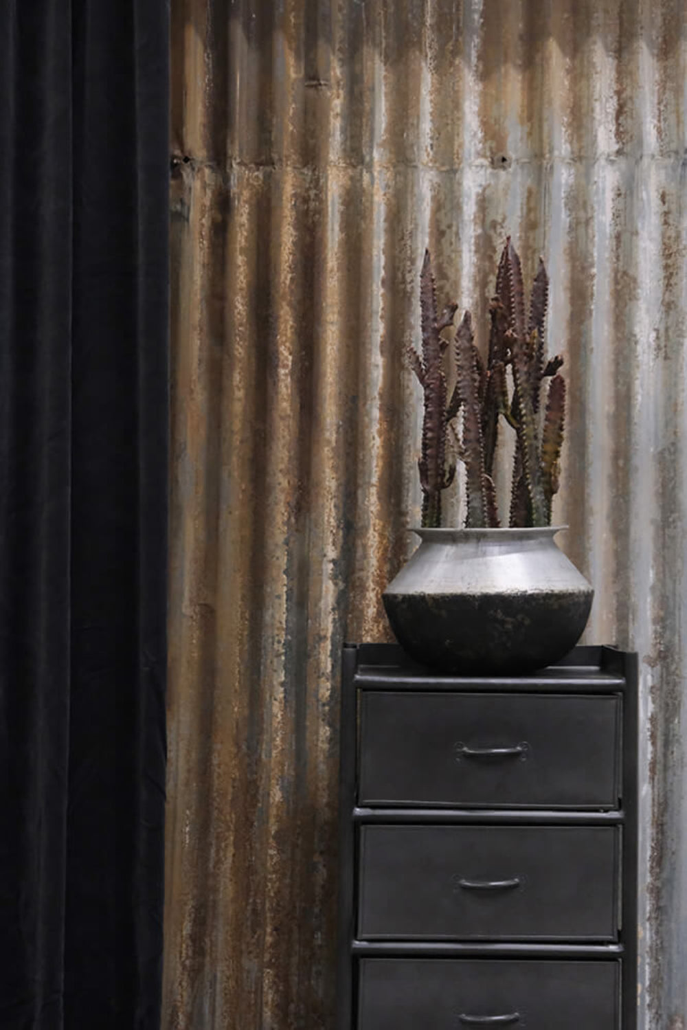 Kommode Saga aus Eisen mit 4 Schubladen - Grau-Kommoden-Trademark Living-le canapé