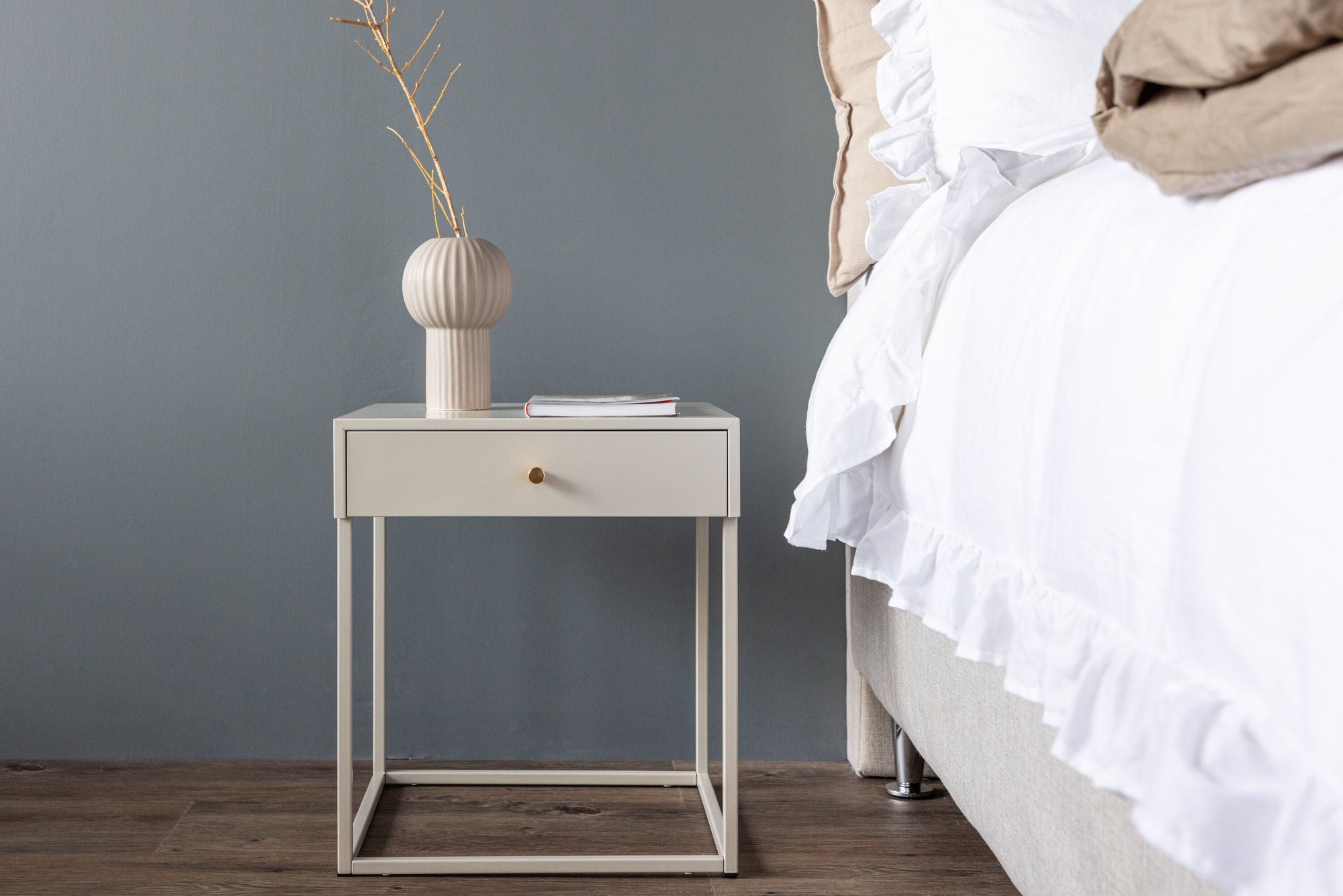 Nachttisch Bakal aus Metall - Beige-Nachttische-Venture Home-le canapé