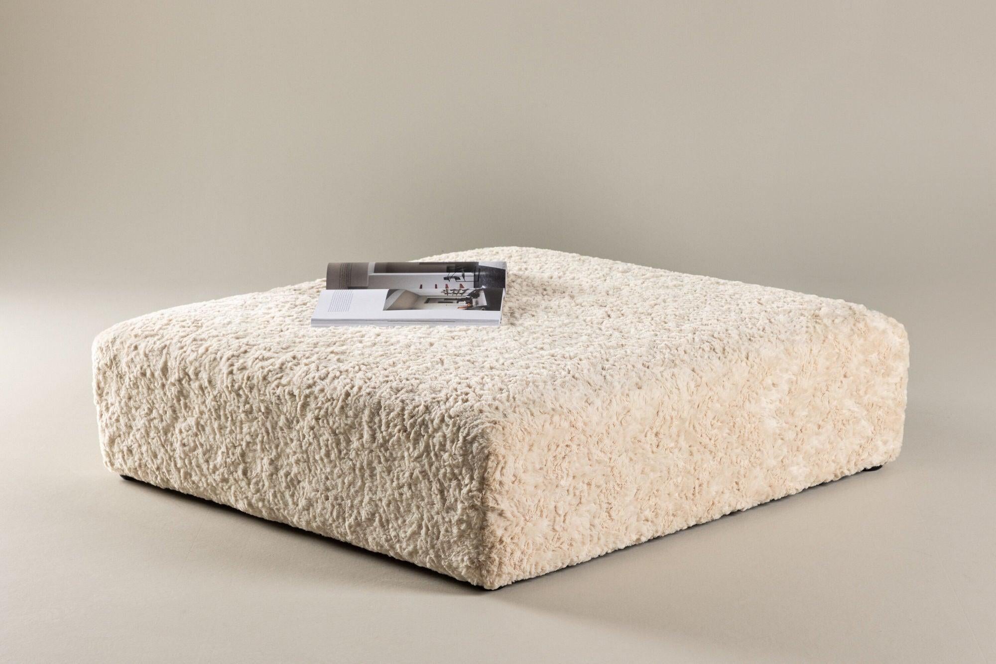 Polsterhocker Frankie 100*100cm aus Kunstfell - Beige-Polsterhocker-Vind-le canapé