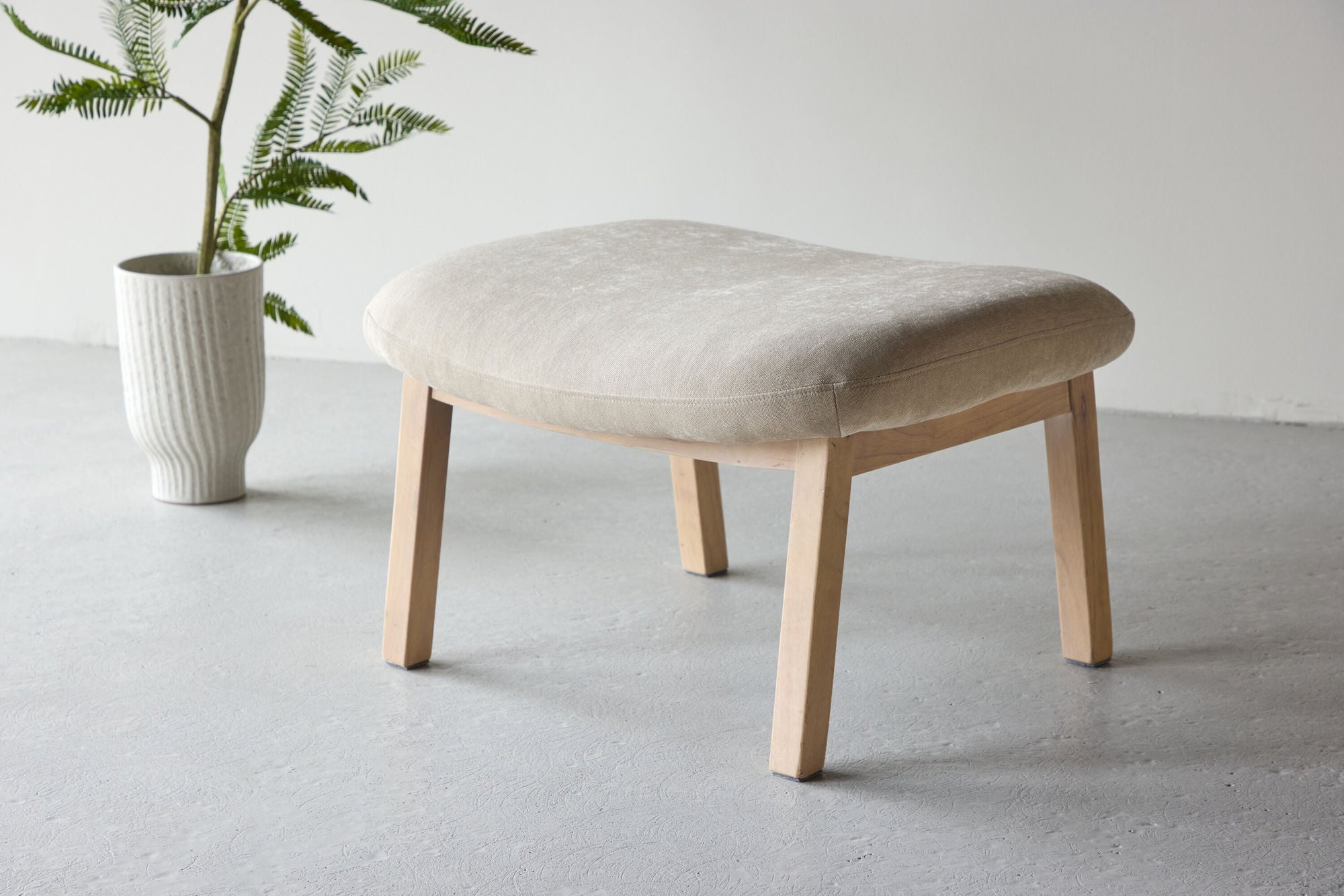 Polsterhocker Rile - Beige-Polsterhocker-Venture Home-le canapé