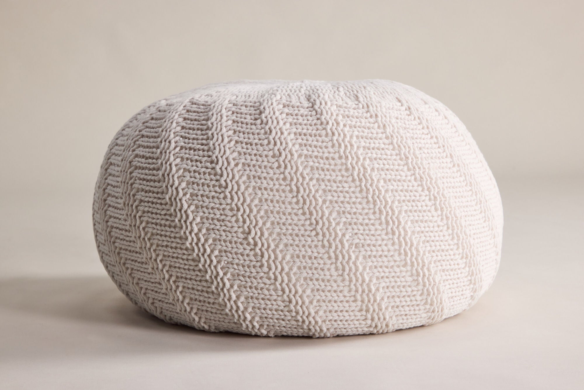 Pouf Ted Ø45cm - Cremeweiß-Strickpouf-Venture Home-le canapé