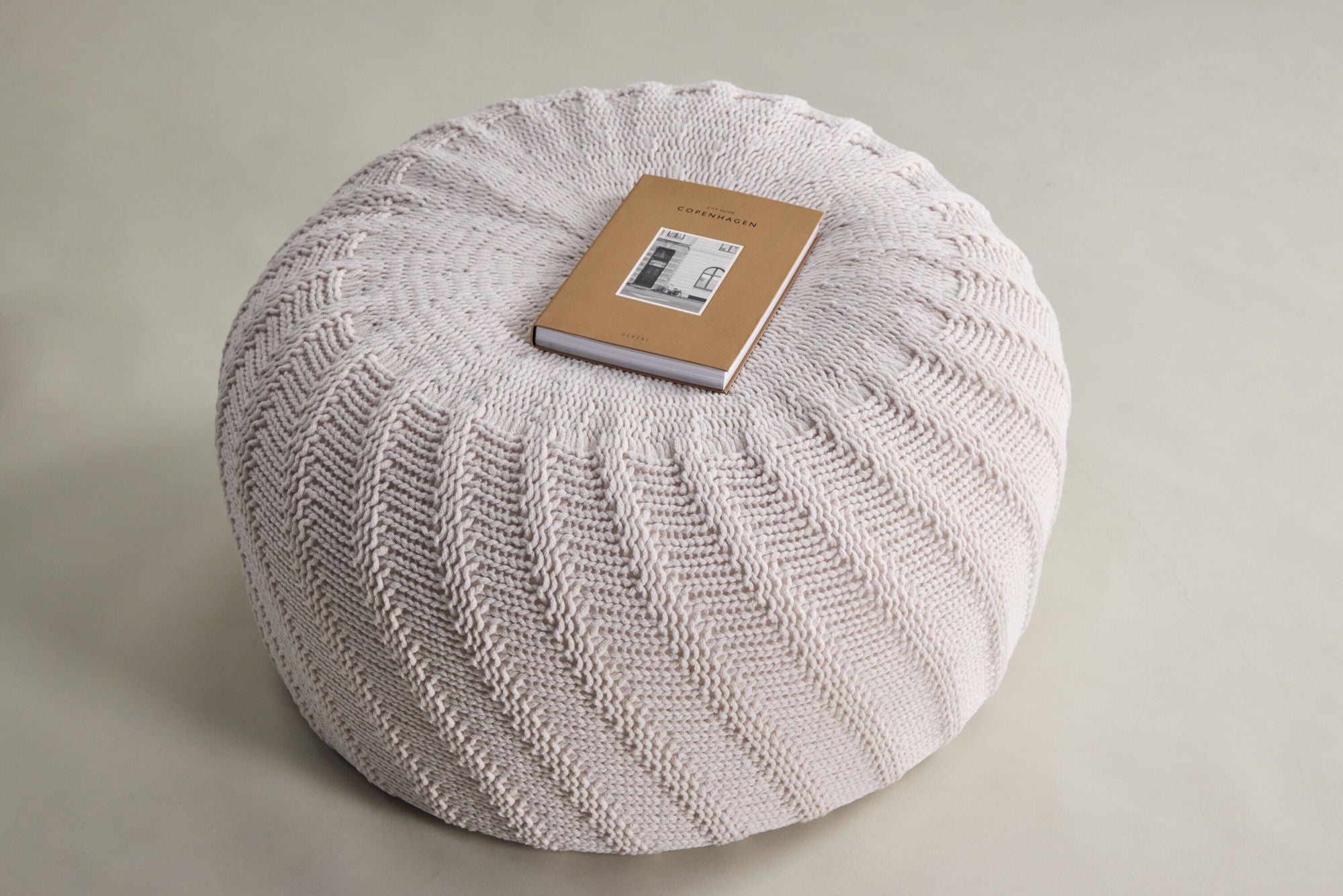Pouf Ted Ø60cm - Cremeweiß-Strickpouf-Venture Home-le canapé