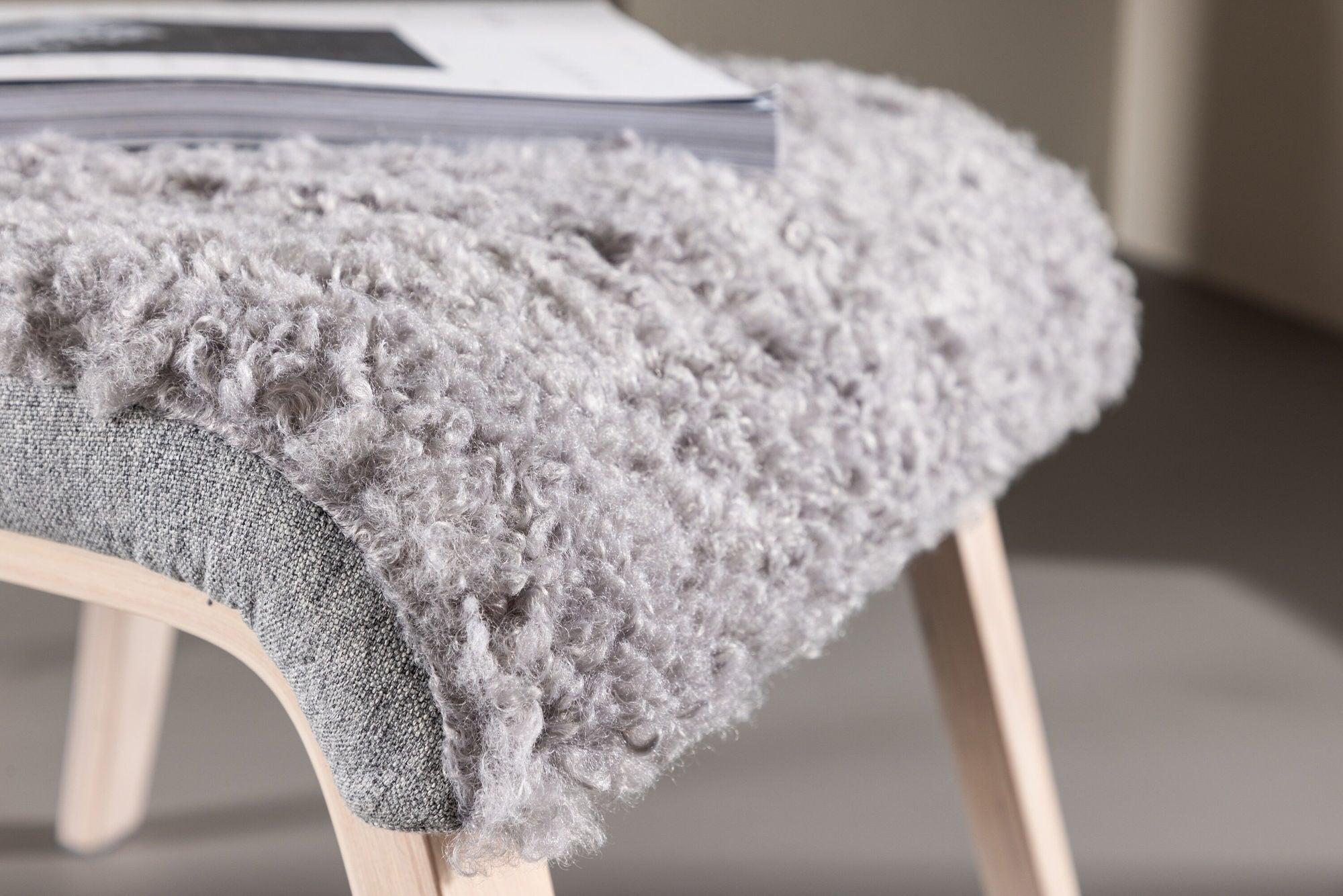 Relaxsessel Fårö mit Hocker aus Teddystoff / Bouclé - Hellgrau-Relaxsessel-Venture Home-le canapé