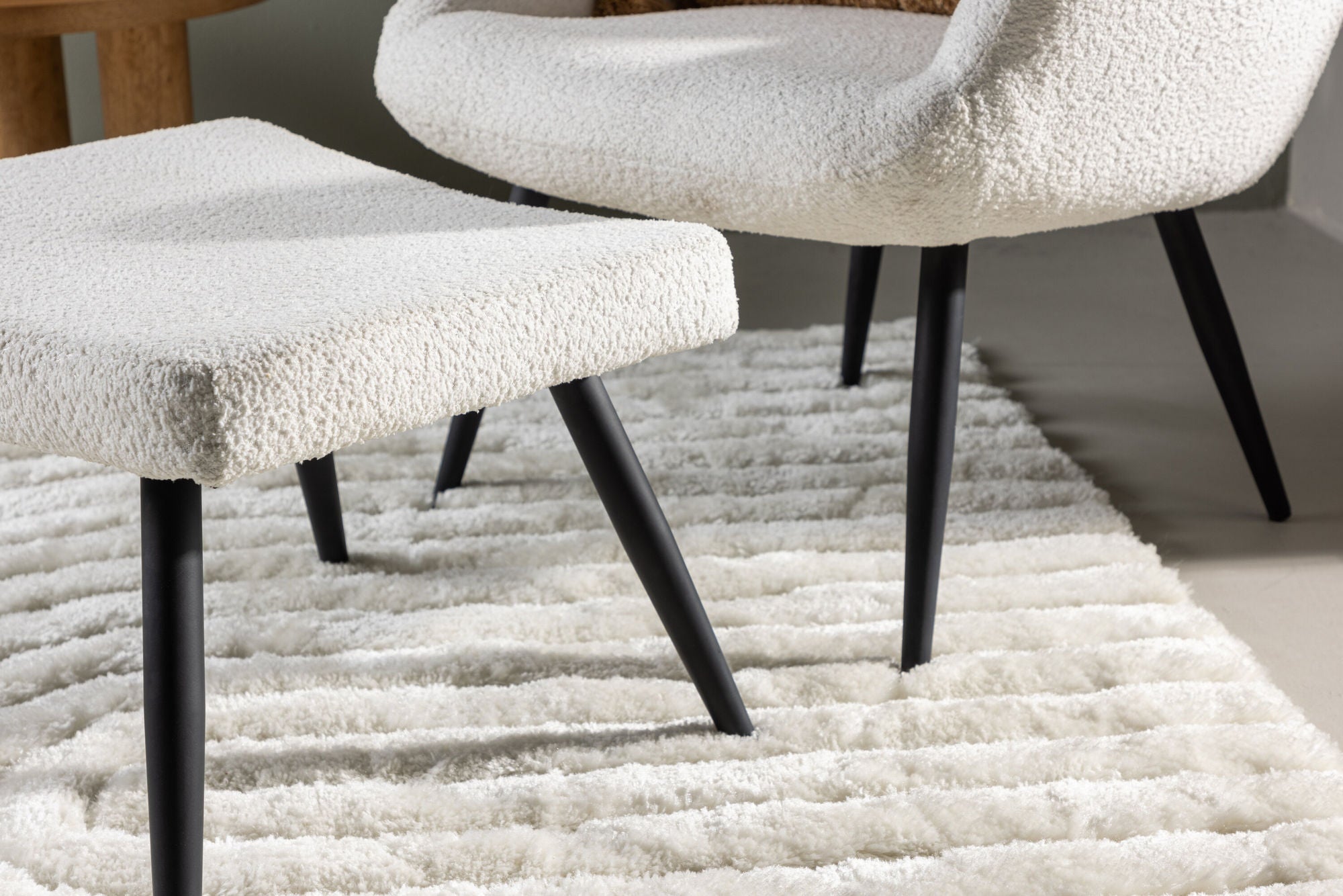 Sessel Como mit Fußhocker aus Teddy- Bouclé - Weiß-Sessel-Venture Home-le canapé