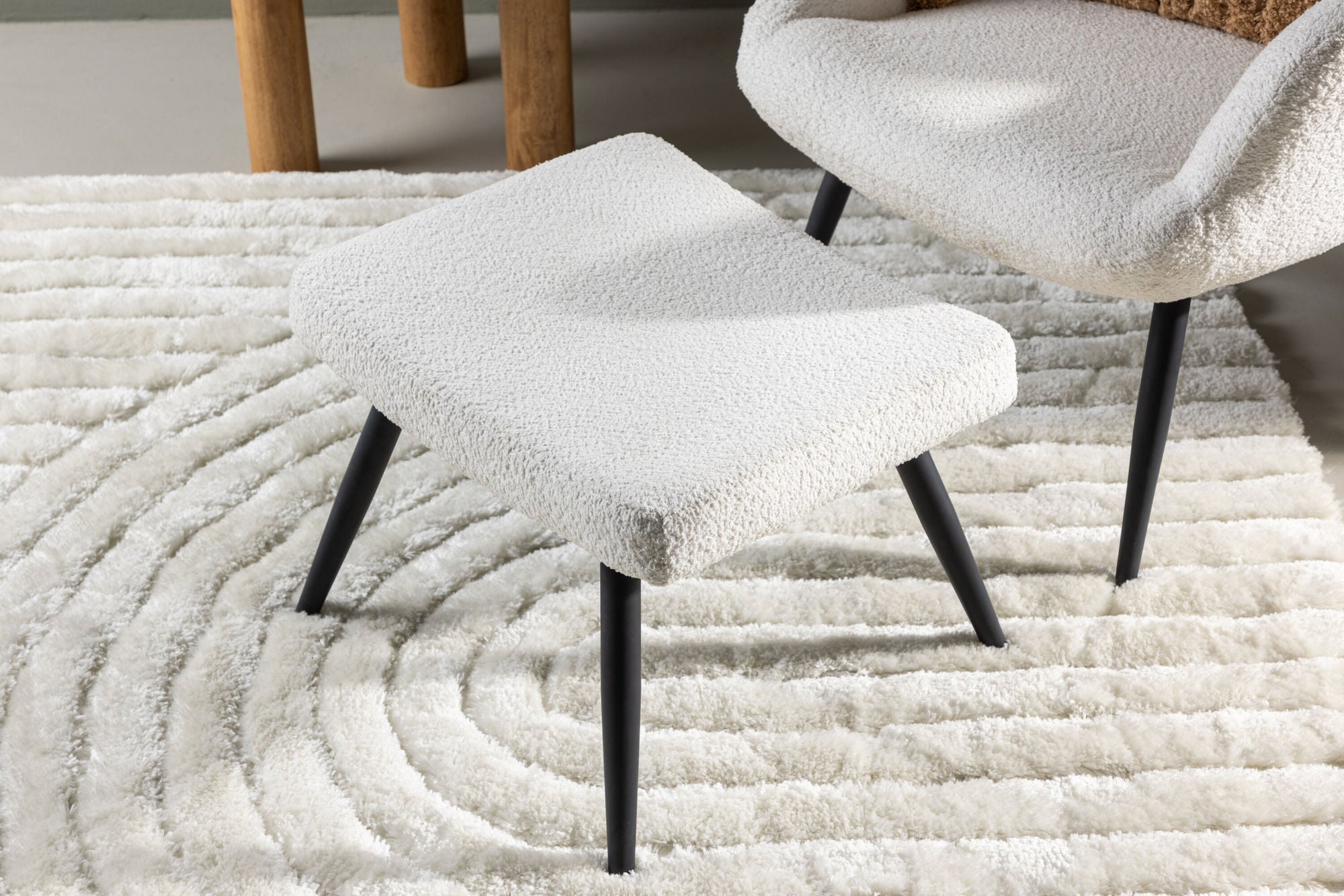 Sessel Como mit Fußhocker aus Teddy- Bouclé - Weiß-Sessel-Venture Home-le canapé