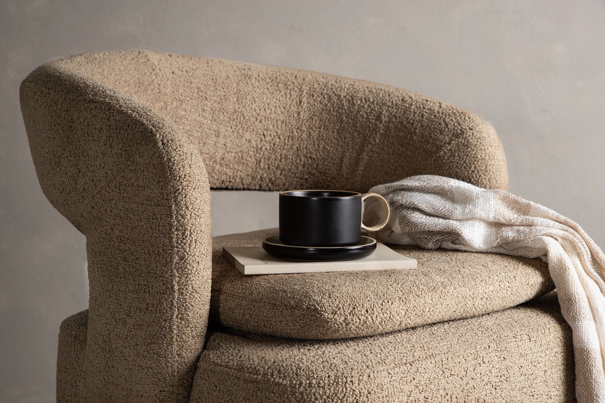 Sessel Laurel Drehsessel aus Teddy-Boucle Stoff- Braun-Sessel-Venture Home-le canapé