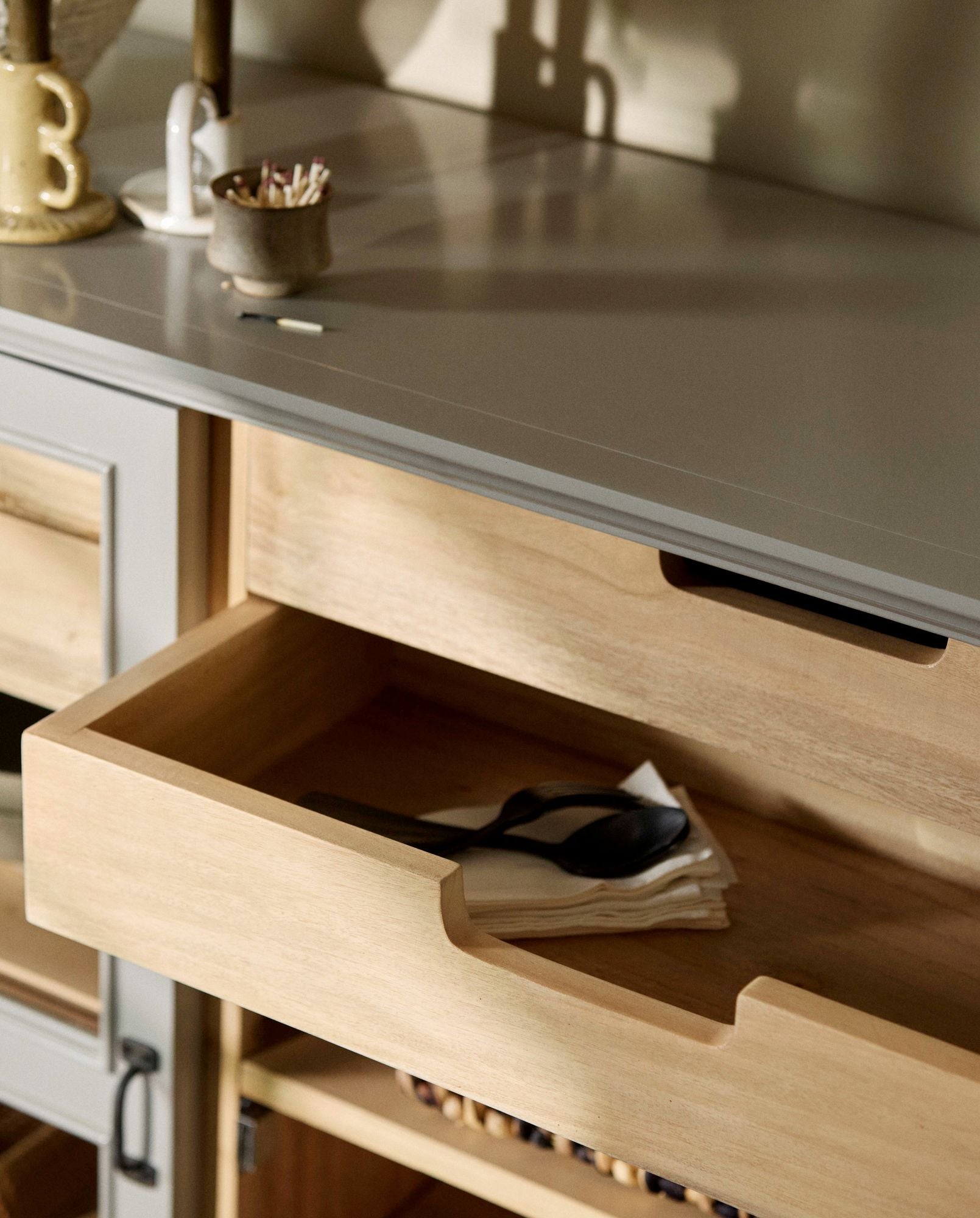 Sideboard Viva aus Gmelina Holz mit 2 Türen - Grau-Sideboards-Nordal A/S-le canapé
