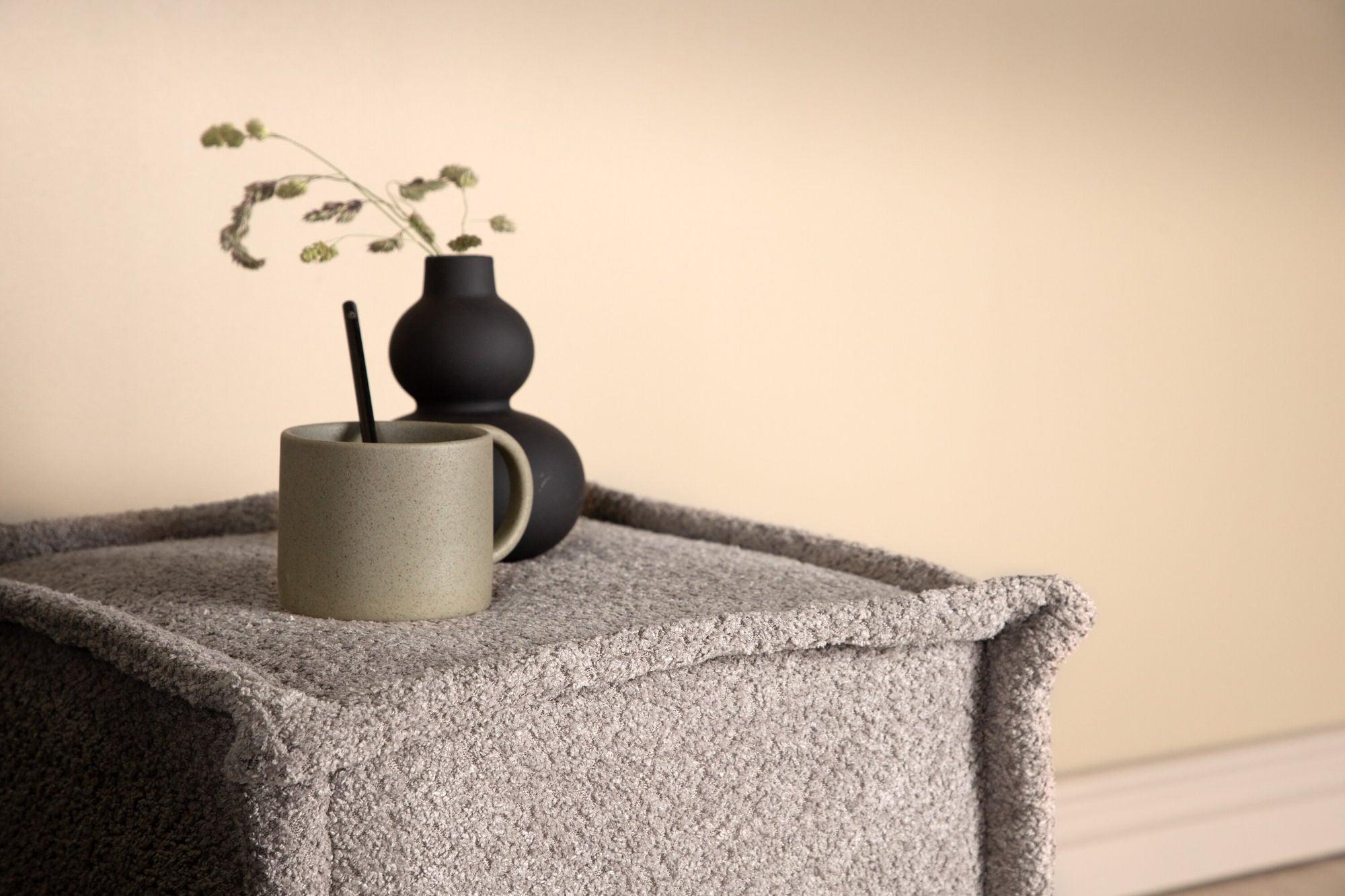 Sitzpouf Hocker Castine aus Teddy-Stoff / Bouclé - Hellgrau-Pouf-Venture Home-le canapé