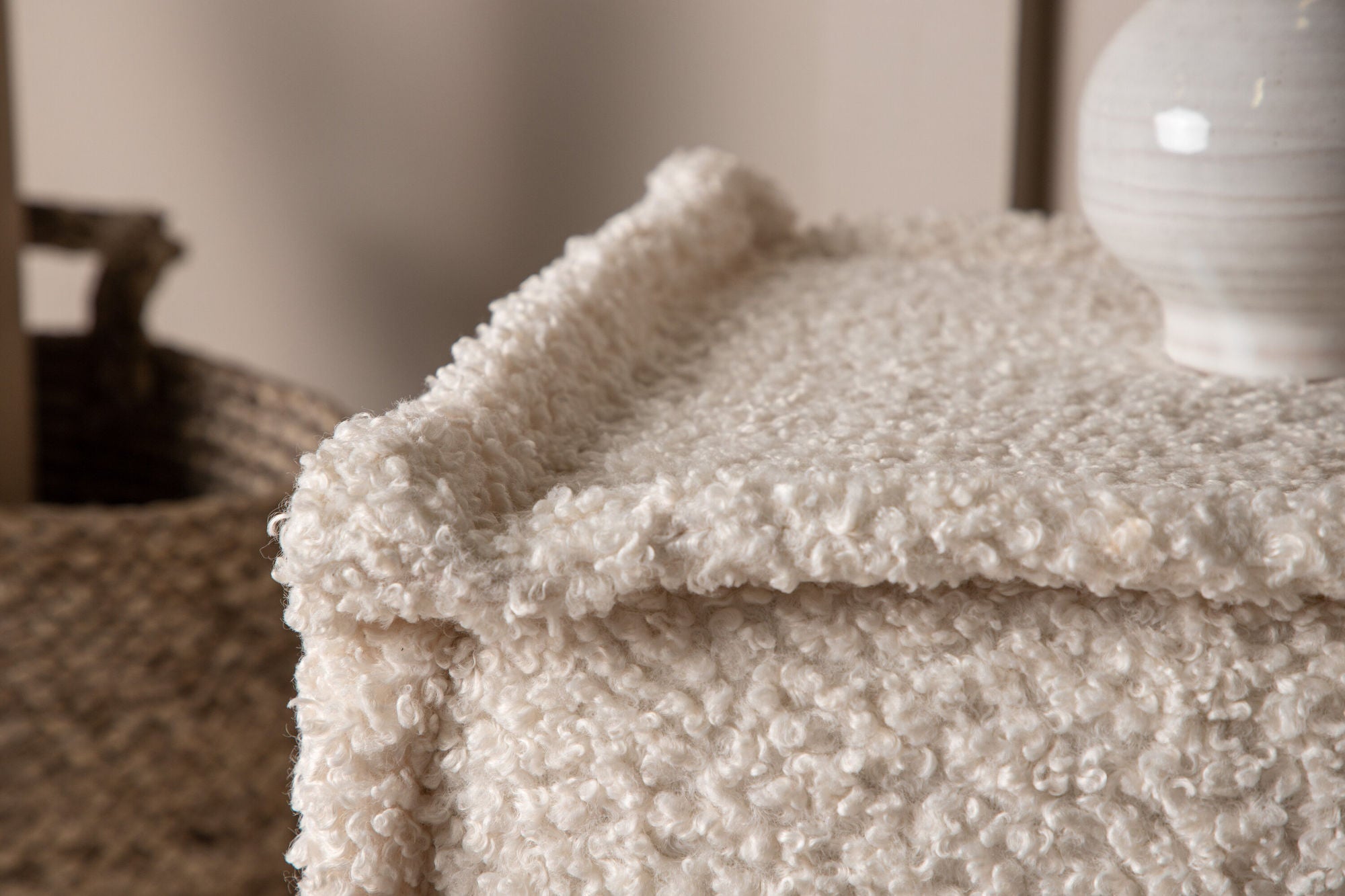 Sitzpouf Hocker Castine aus Teddy - Stoff / Bouclé - WeißPouf