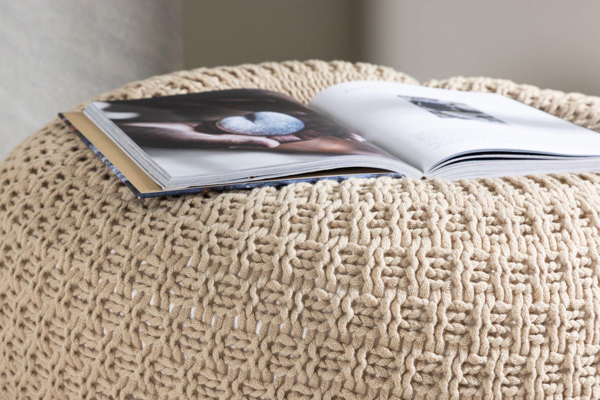 Strickpouf Sam Ø45cm - Beige-Strickpouf-Venture Home-le canapé