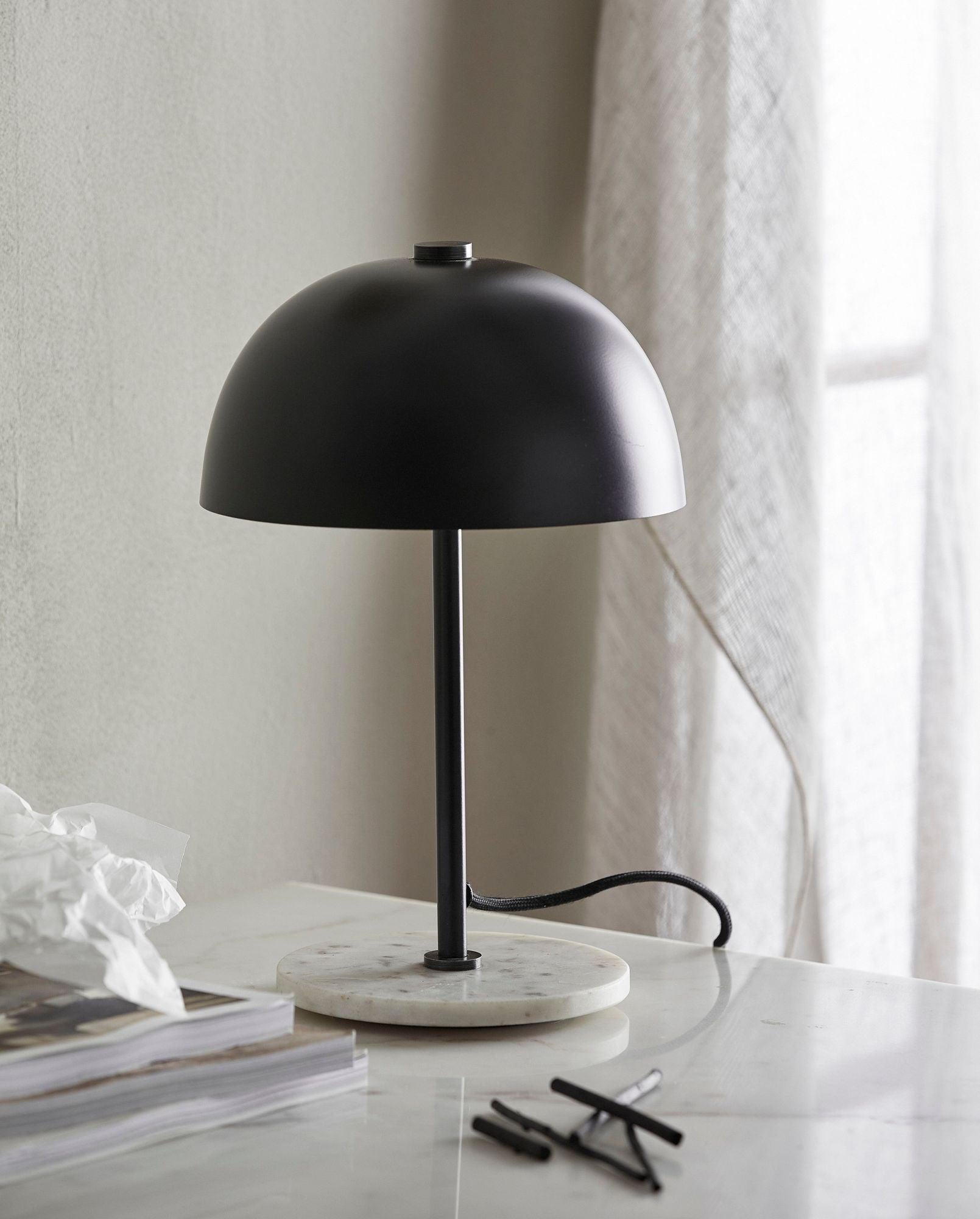 Tischlampe KITA – Schwarz mit Marmorständer-Tischlampen-Nordal A/S-le canapé