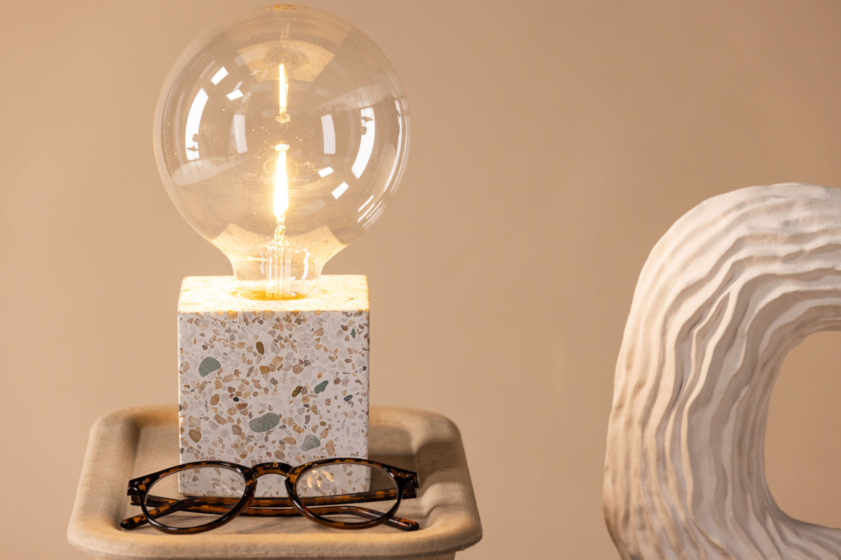 Tischleuchte Rilche in Terrazzo - Grau-Tischlampen-Venture Home-le canapé