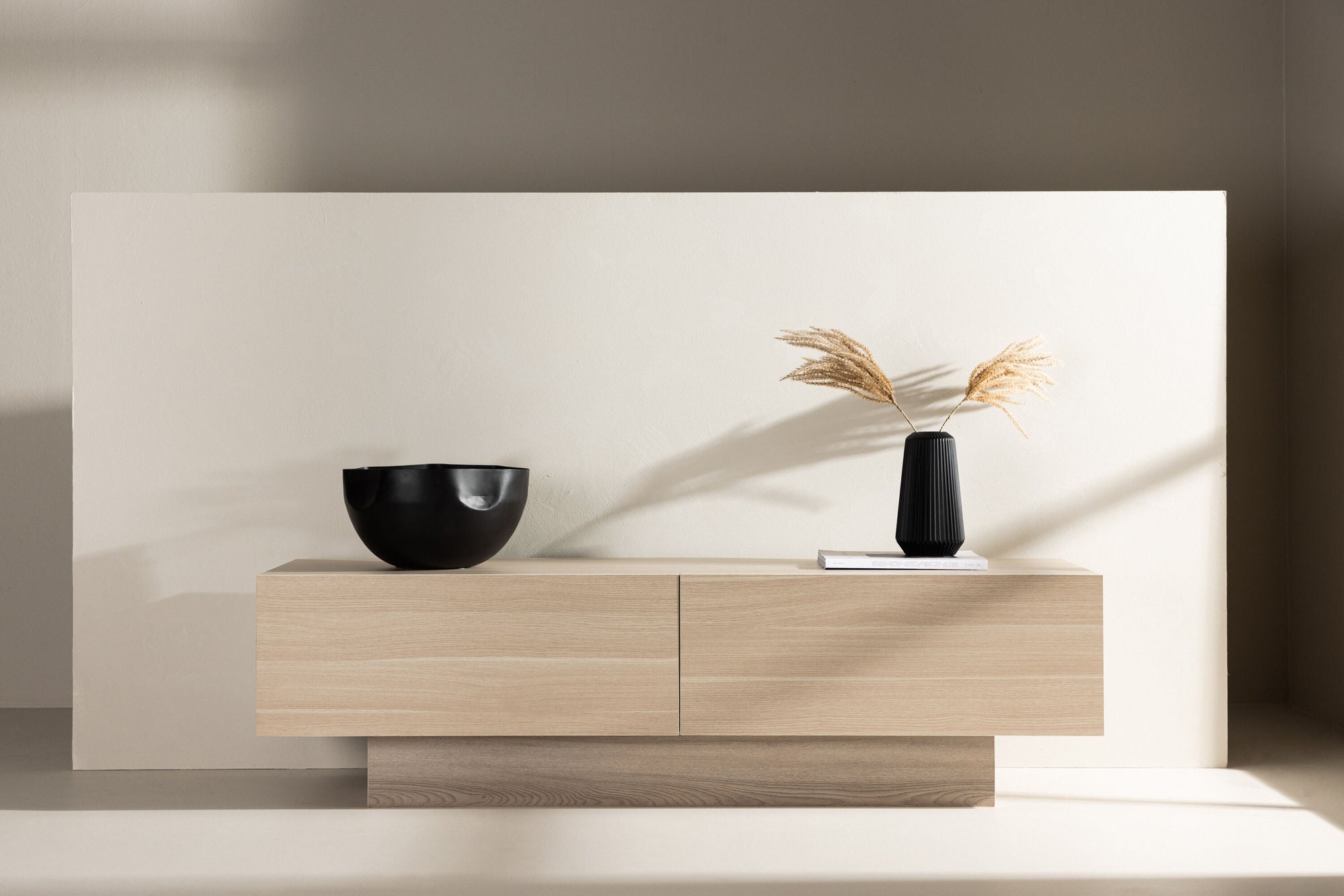 TV-Lowboard Cuenca 160cm - Whitewash / Beige-TV-lowboards-Venture Home-le canapé