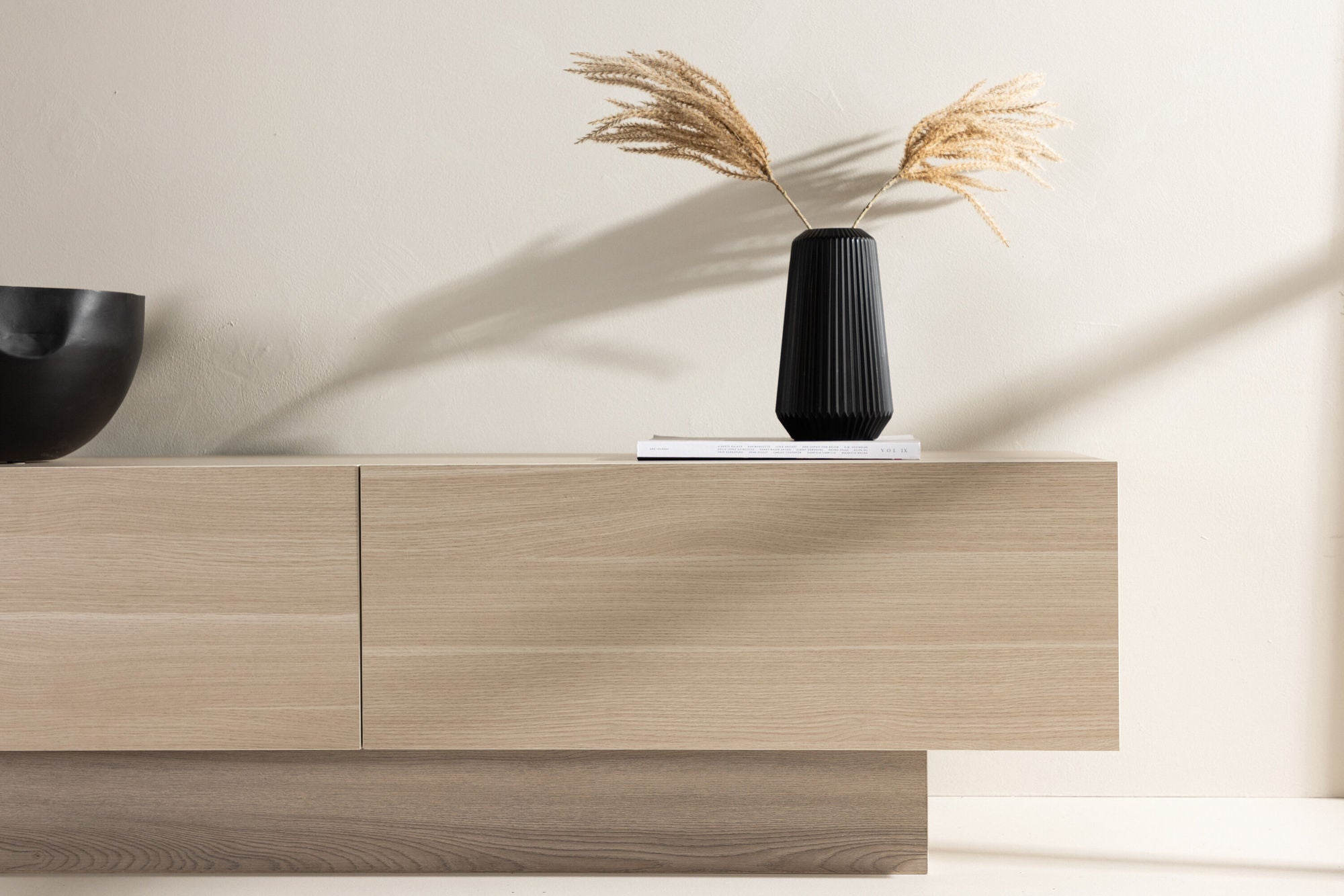 TV-Lowboard Cuenca 160cm - Whitewash / Beige-TV-lowboards-Venture Home-le canapé