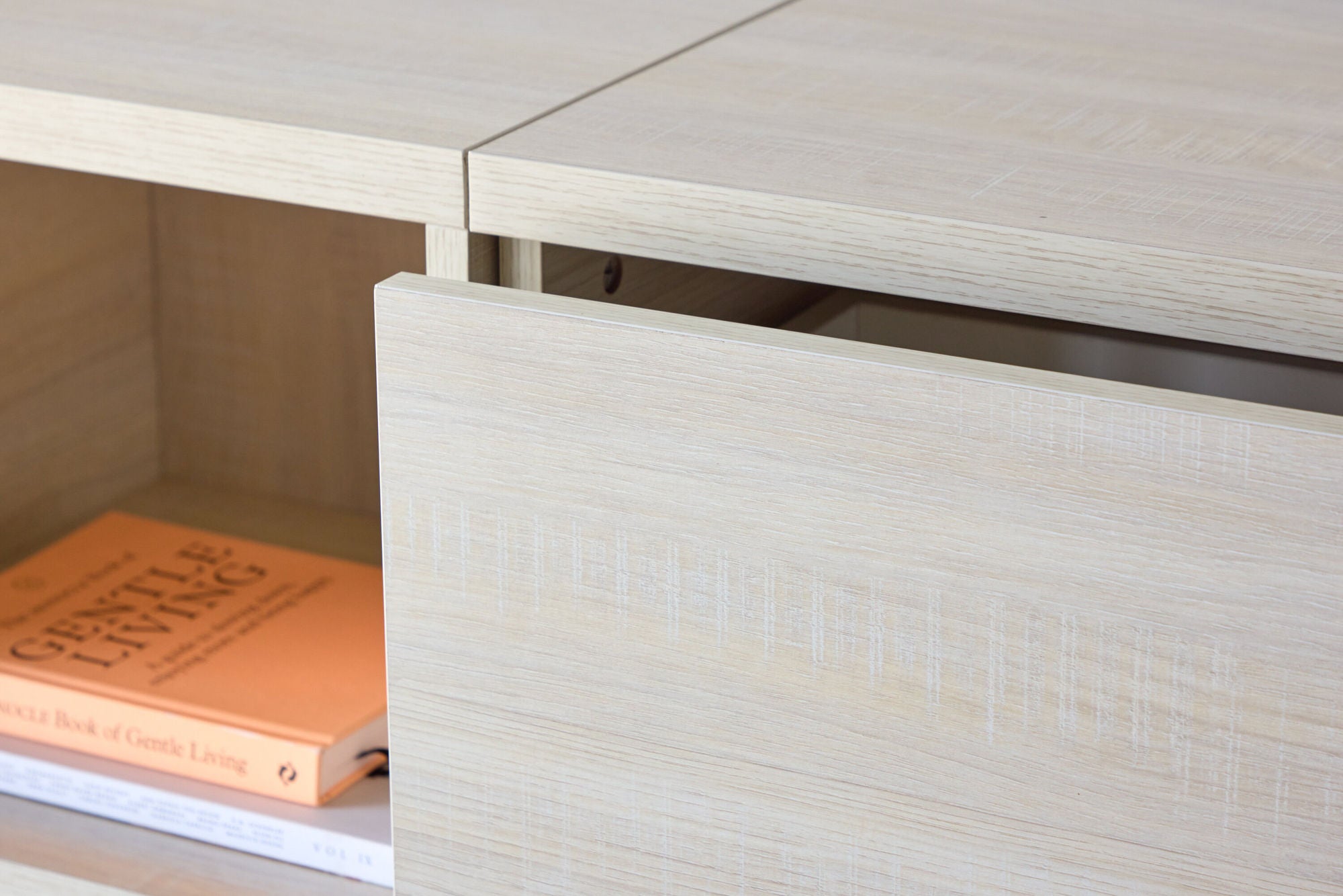 TV-Lowboard Nomi 180cm - Cremeweiß-TV-lowboards-Venture Home-le canapé