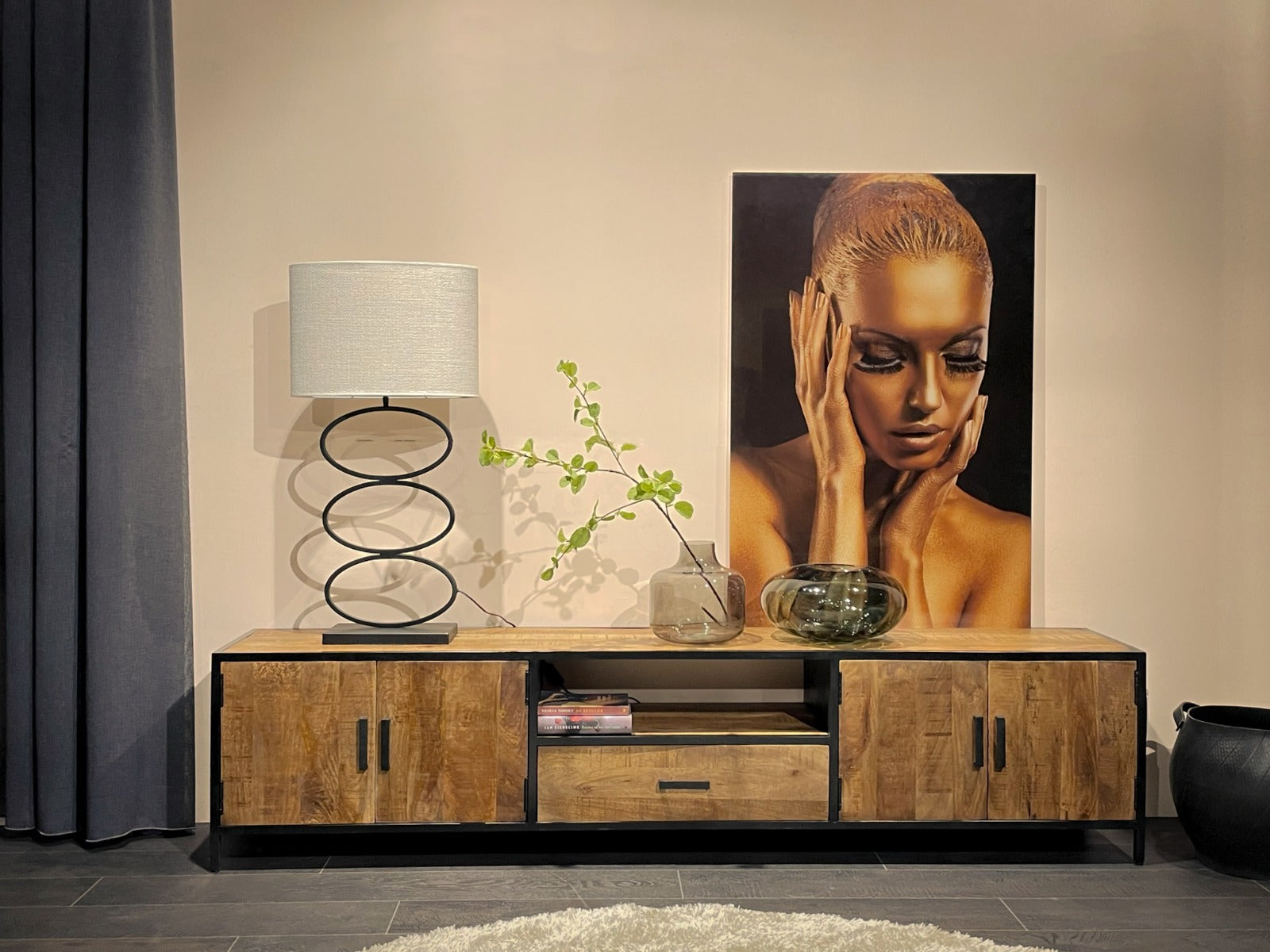 TV-Lowboard Sturdy aus Mangoholz 220*40cm - Braun-TV-lowboards-Livingfurn-le canapé