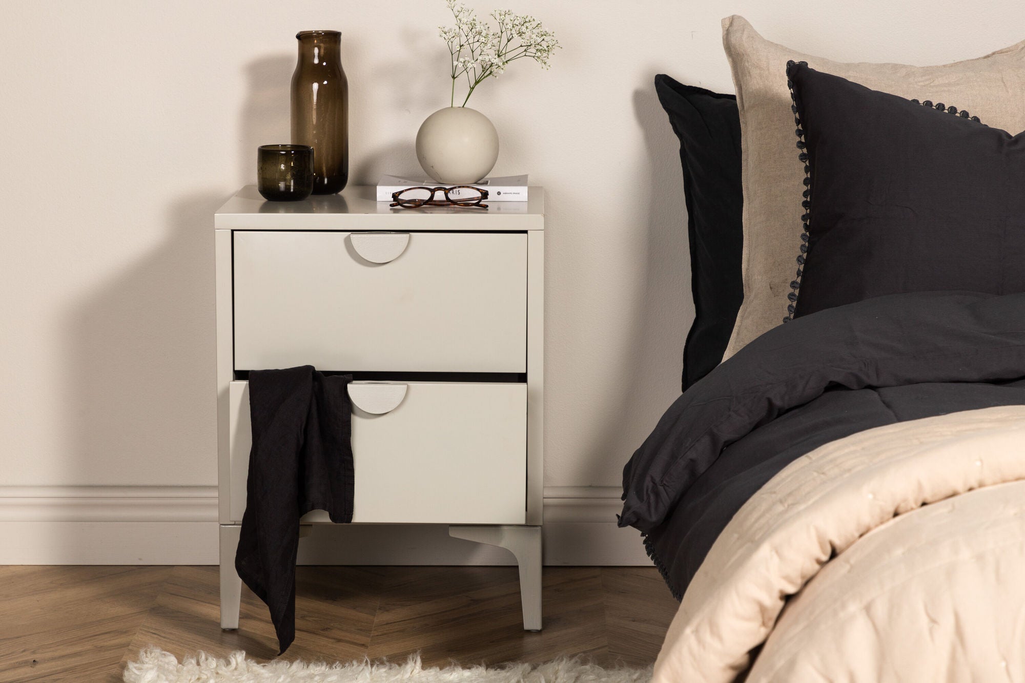 Nachttisch Piring mit 2 Schubladen aus Metall - Beige-Nachttisch-Venture Home-le canapé