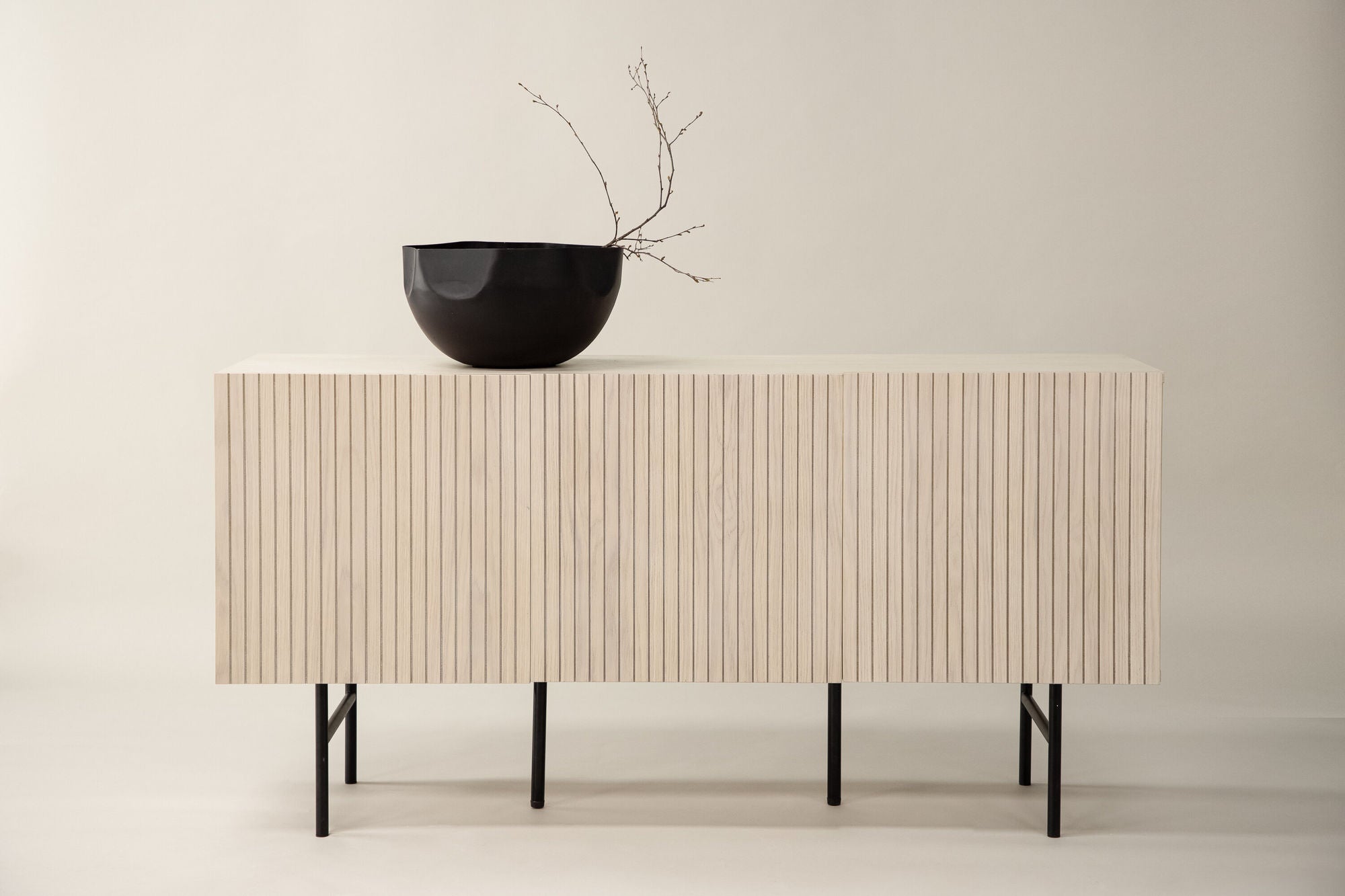 Vind Björkön Low Cabinet Storage - Whitewash / Faneer-Vind-le canapé