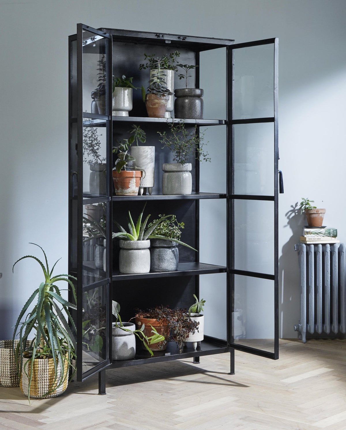 Vitrine Phoenix 175cm aus Metall mit 2 Türen - Schwarz-Vitrinen-Nordal A/S-le canapé