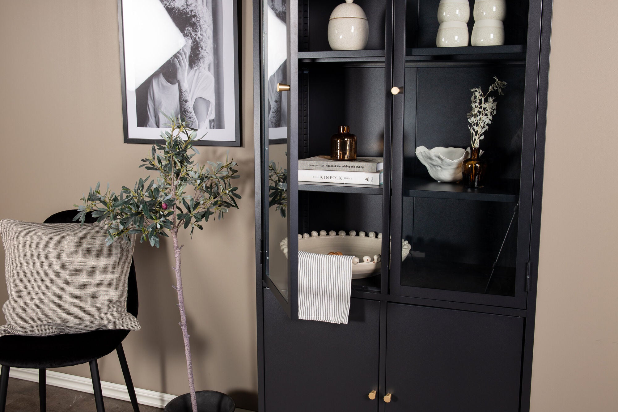 Vitrinenschrank Bakal 190cm aus Metall - Schwarz-Vitrinen-Venture Home-le canapé