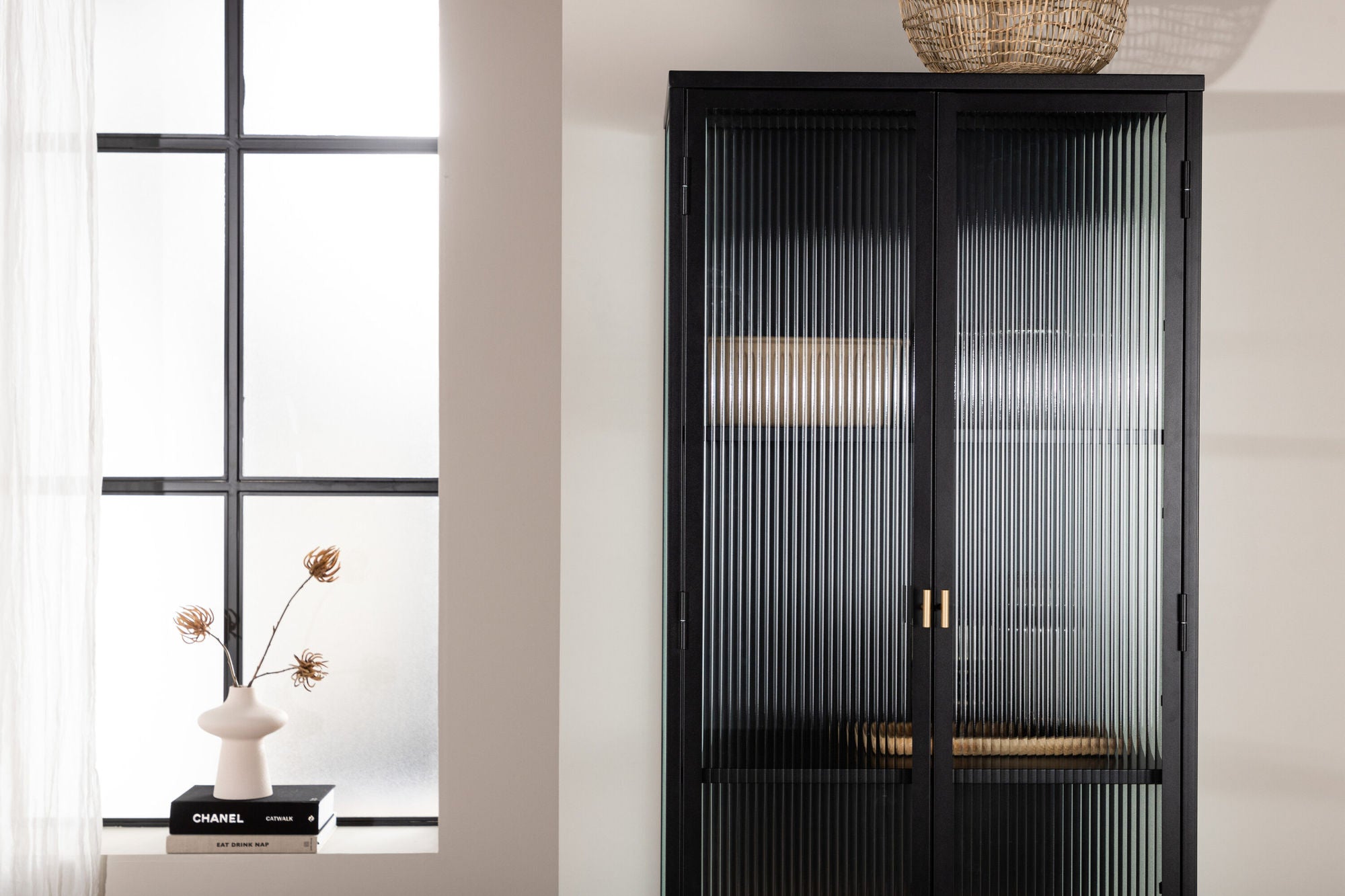 Vitrinenschrank Garis 160cm - Schwarz-Vitrinen-Venture Home-le canapé